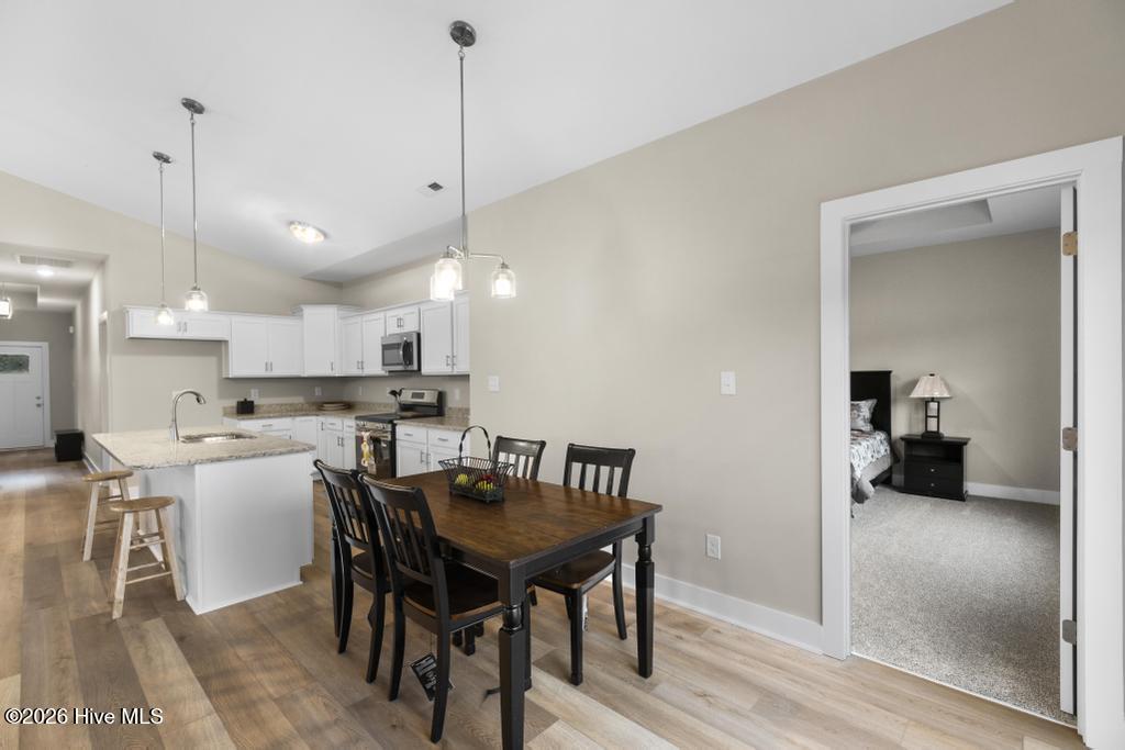 100552933 | Photo 21