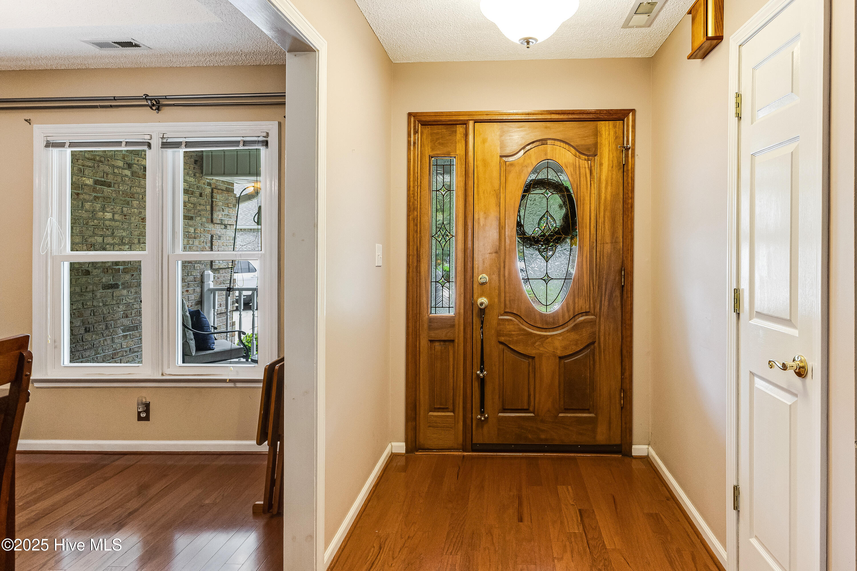 100508279 | Photo 10