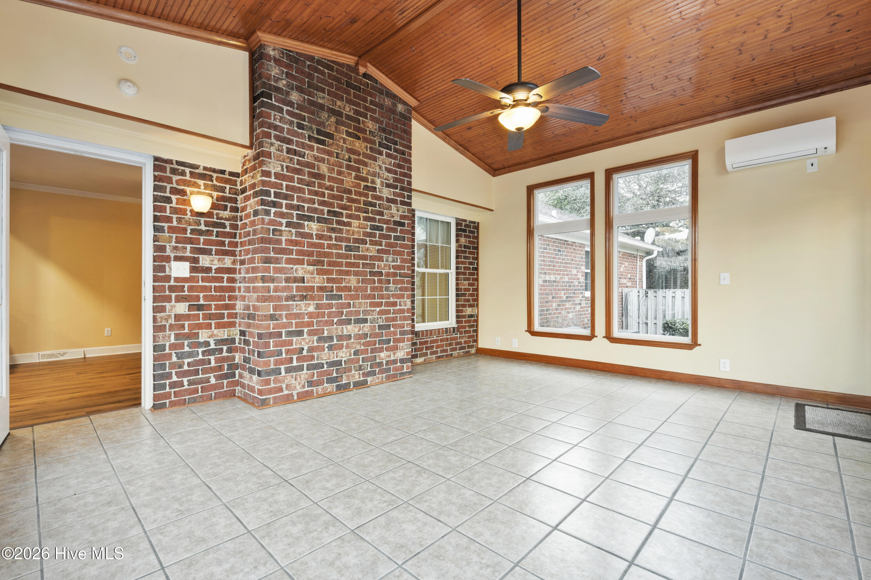 100549887 | Photo 19