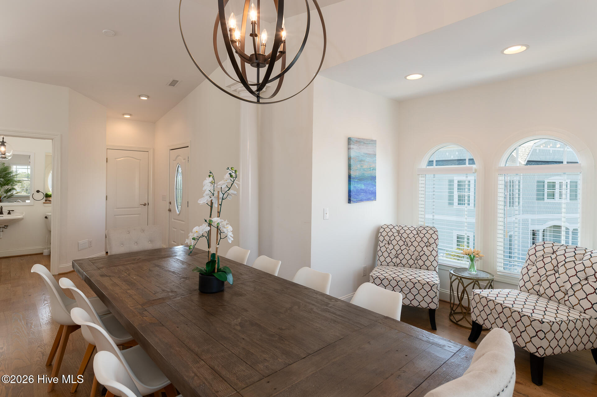 100562037 | Photo 41