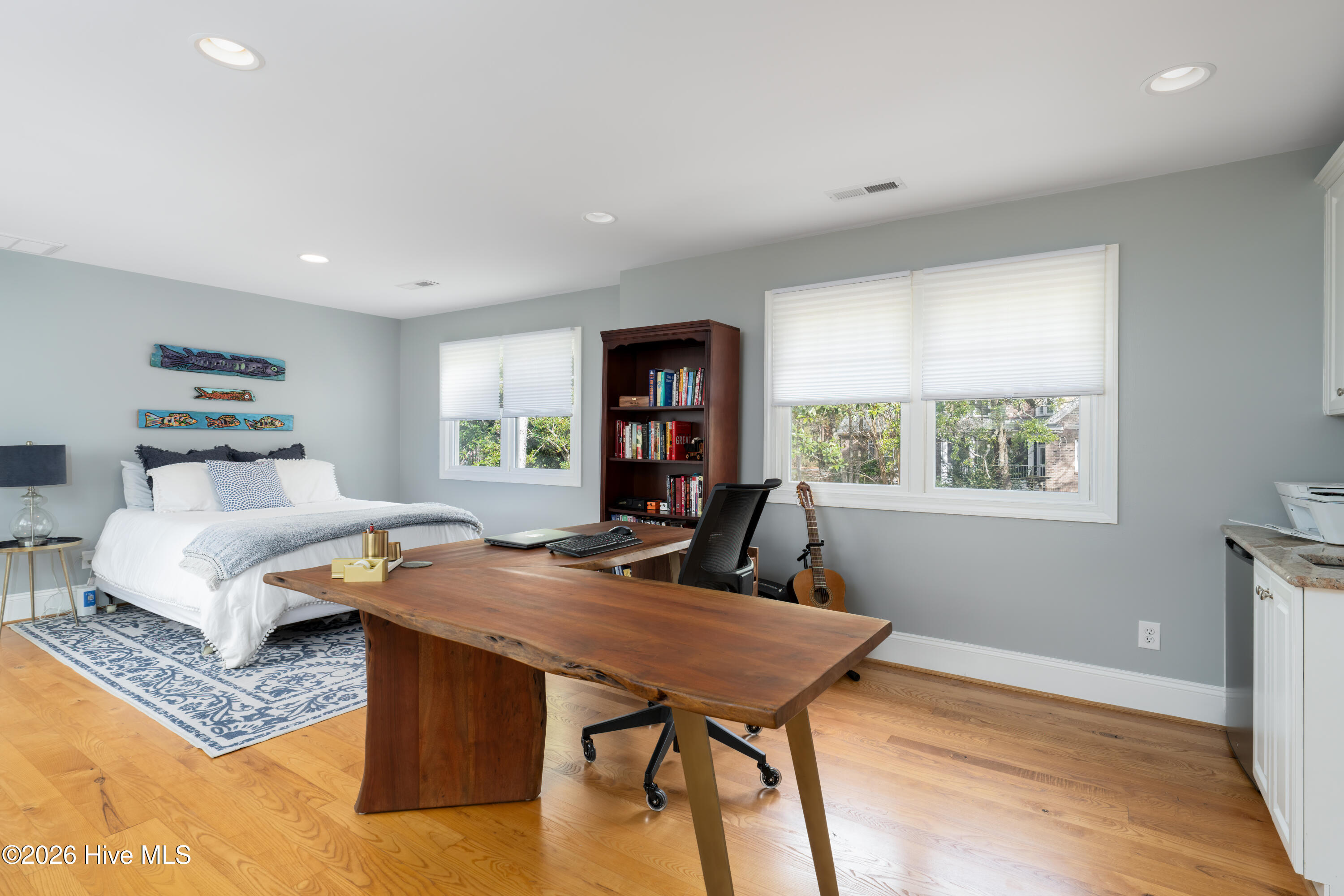 100549444 | Photo 48