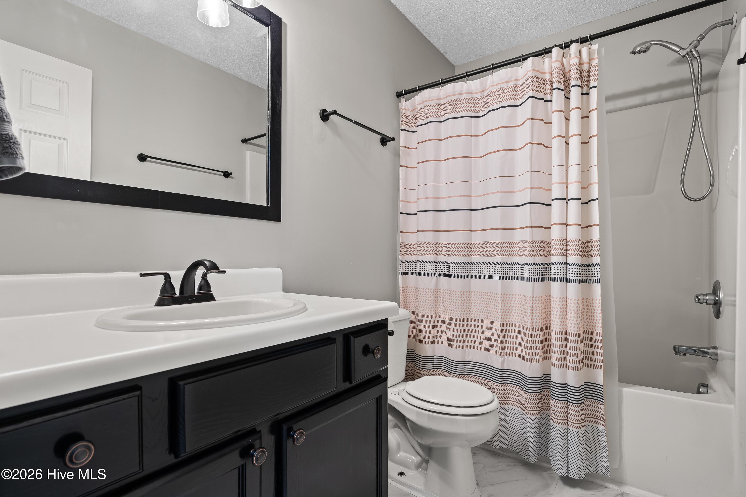 100548463 | Photo 27