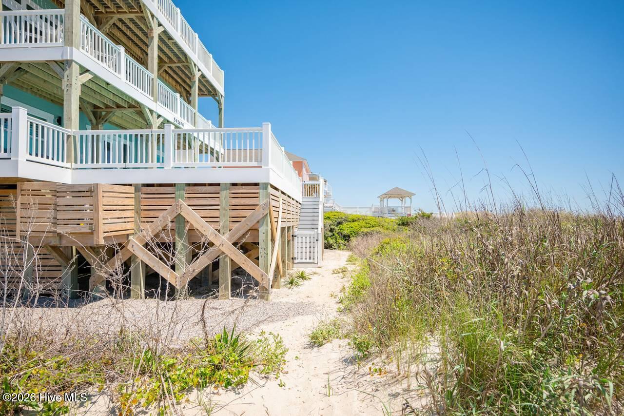 100560212 | Photo 53