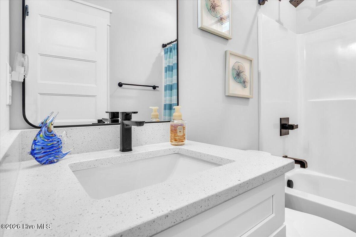 100565716 | Photo 12