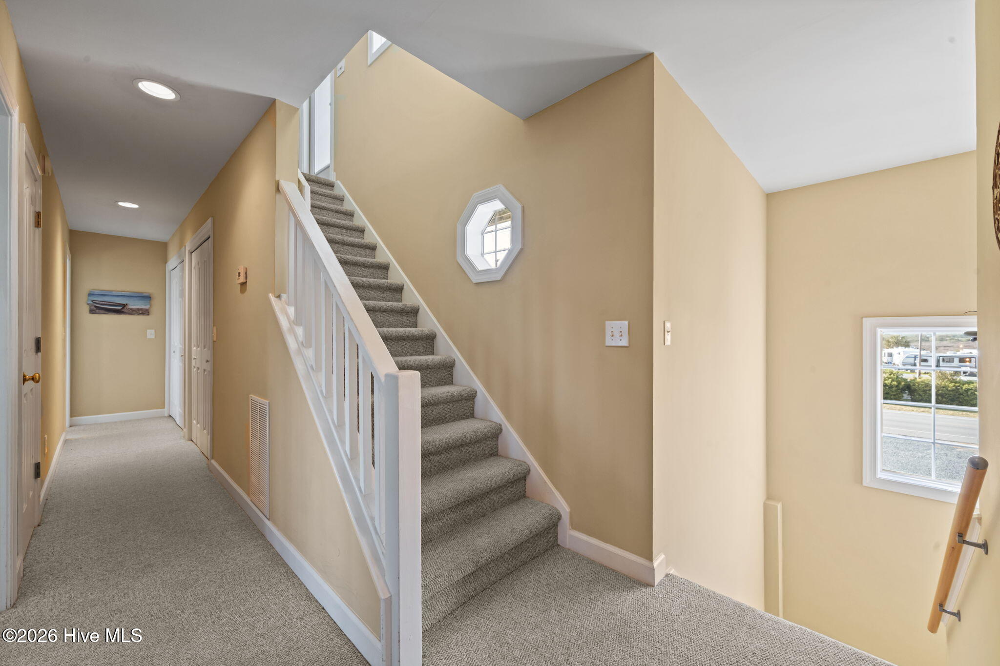 100567525 | Photo 32