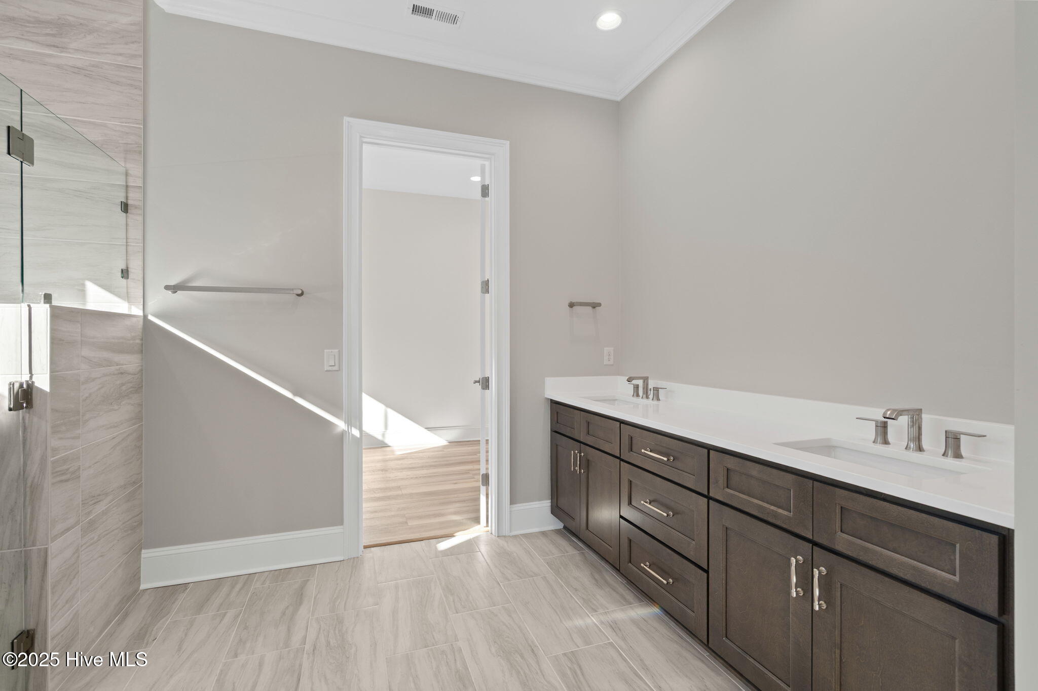 100525114 | Photo 29