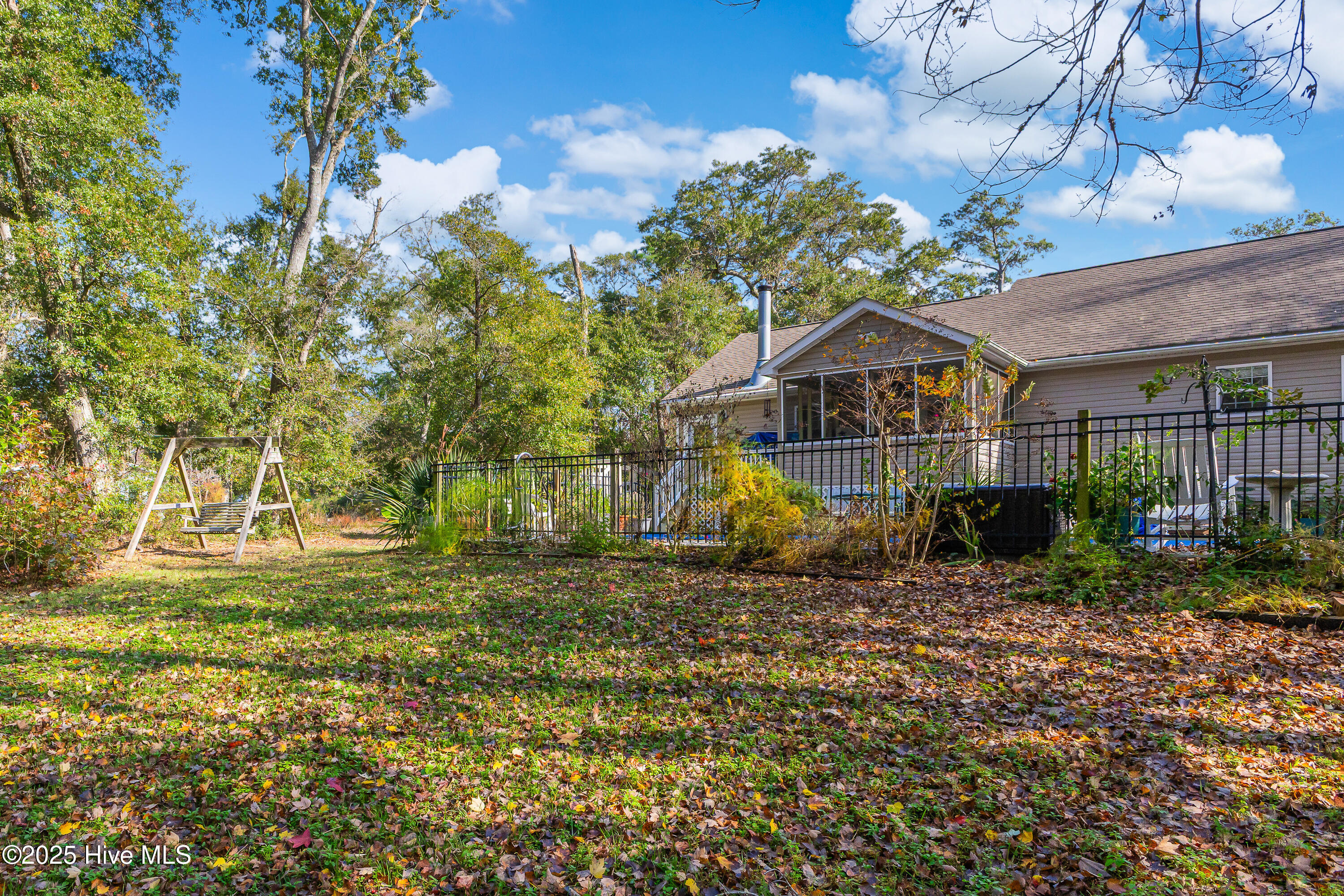 100543271 | Photo 35