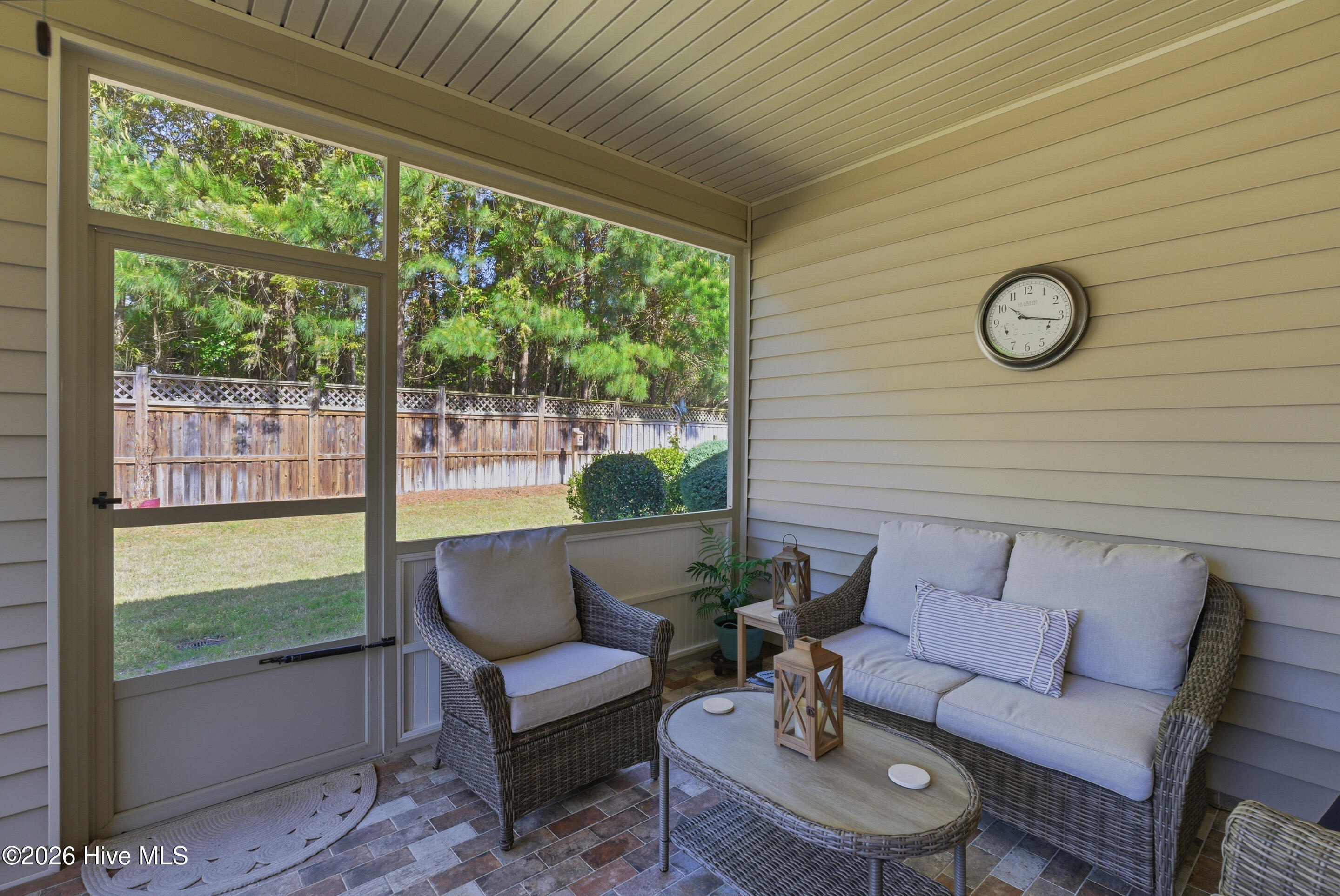 100566740 | Photo 21