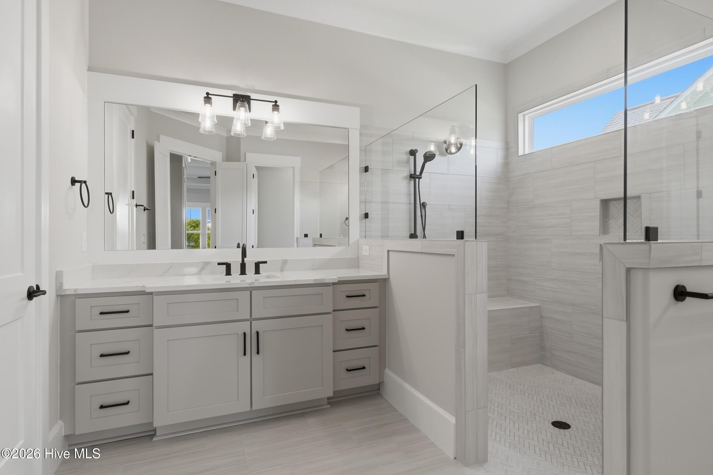 100567785 | Photo 45