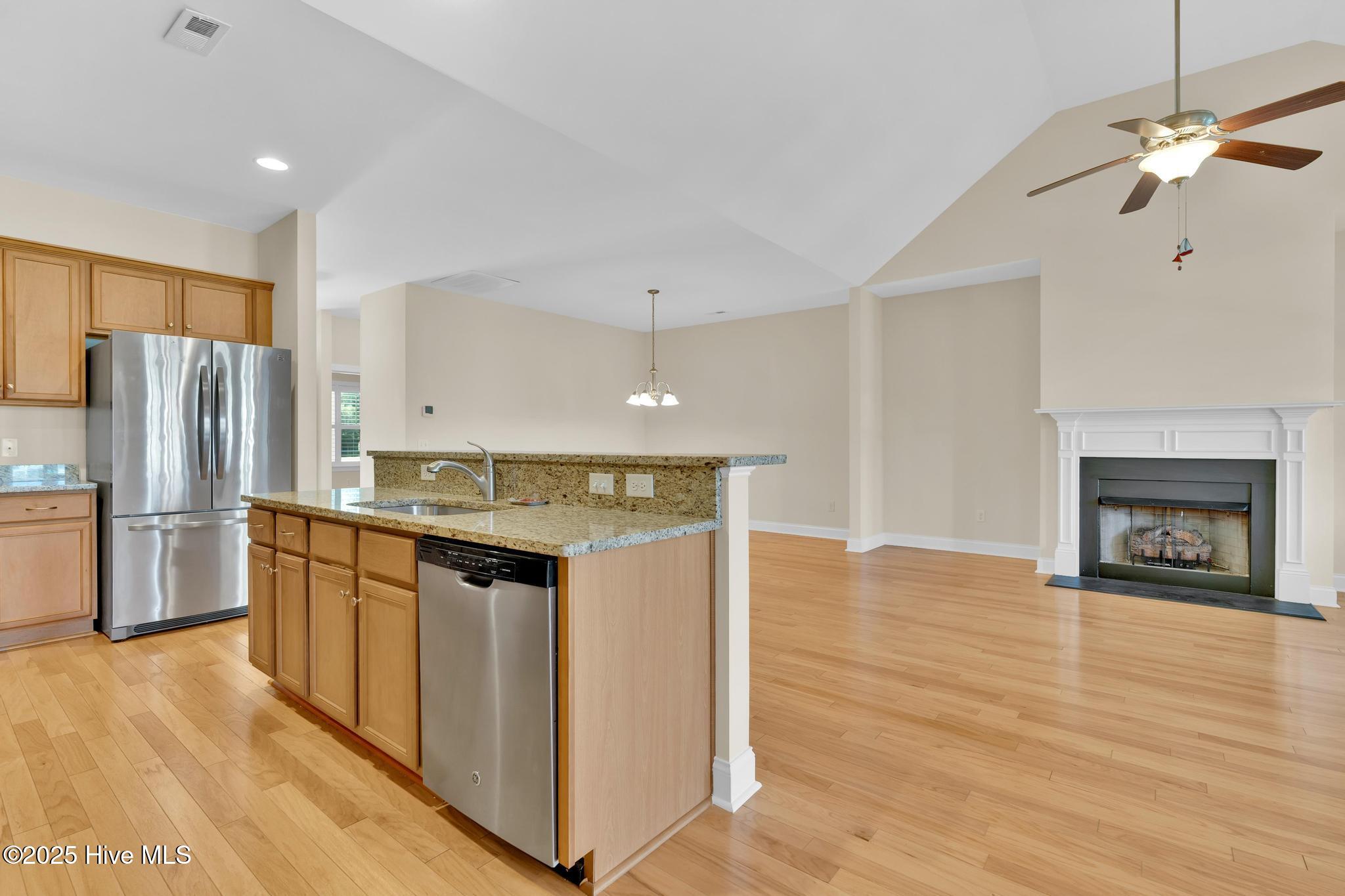 100530563 | Photo 15