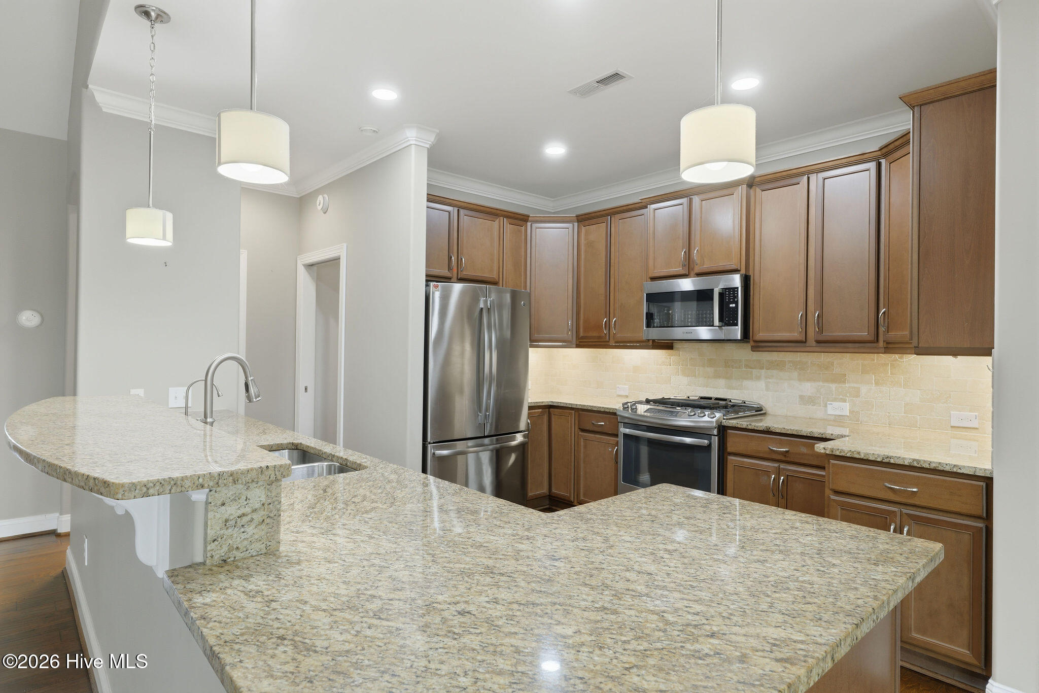 100518693 | Photo 26