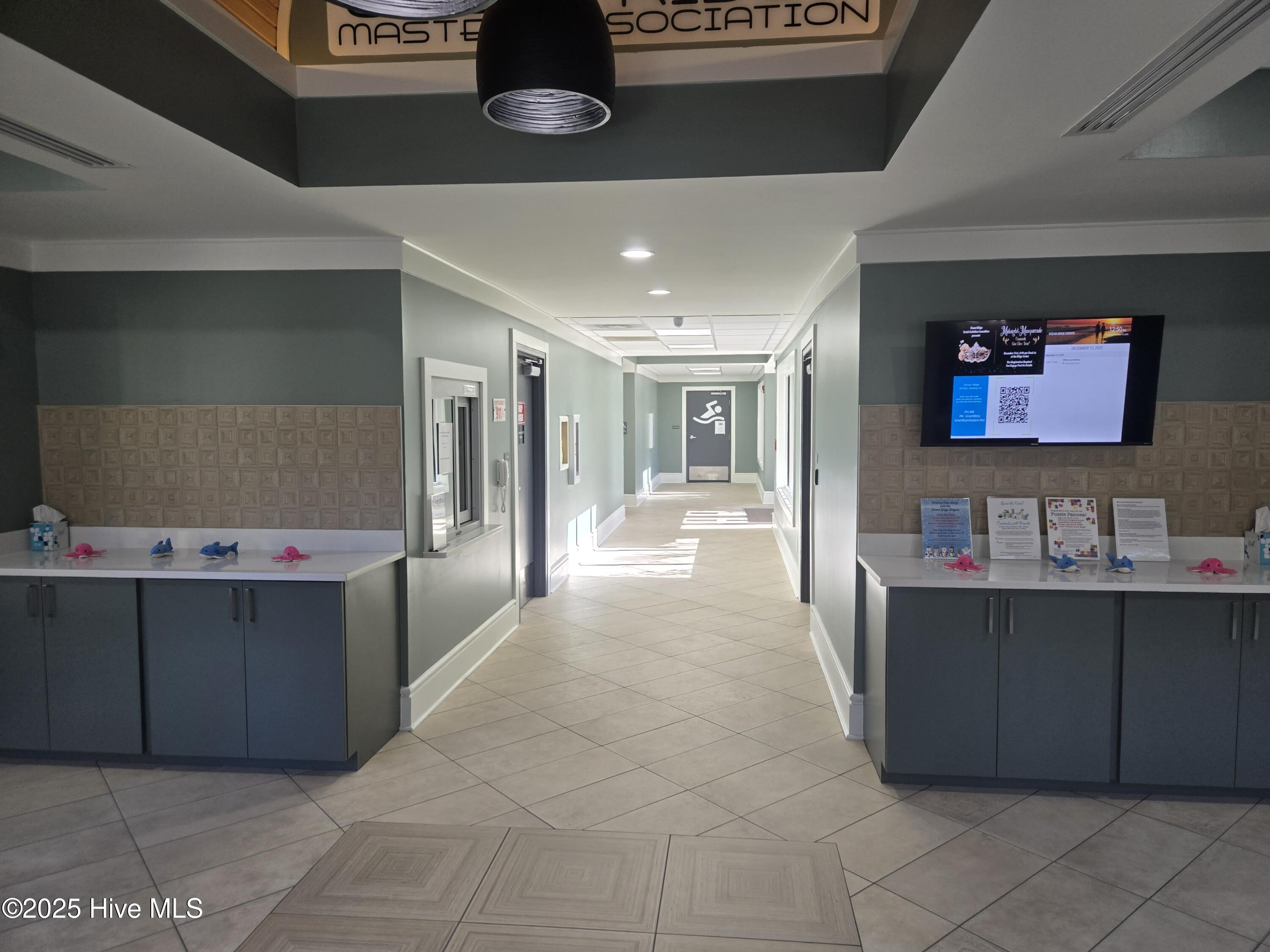 100545211 | Photo 76