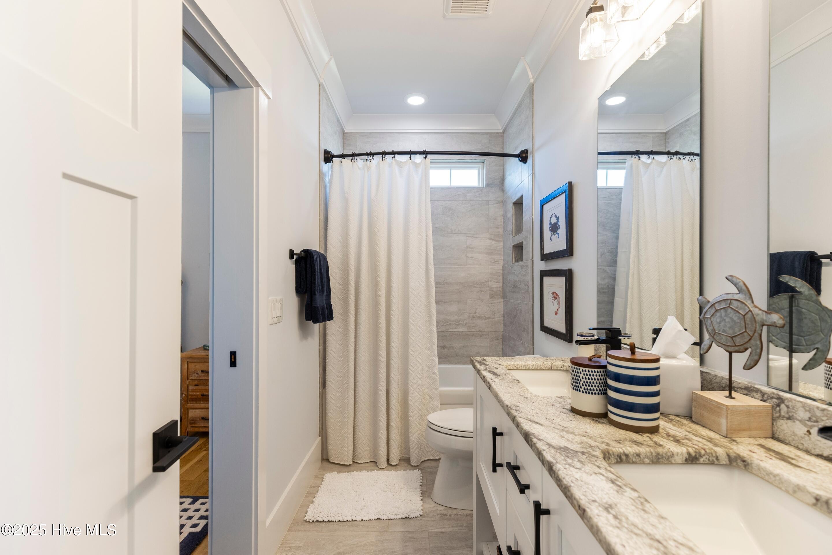 100540413 | Photo 35