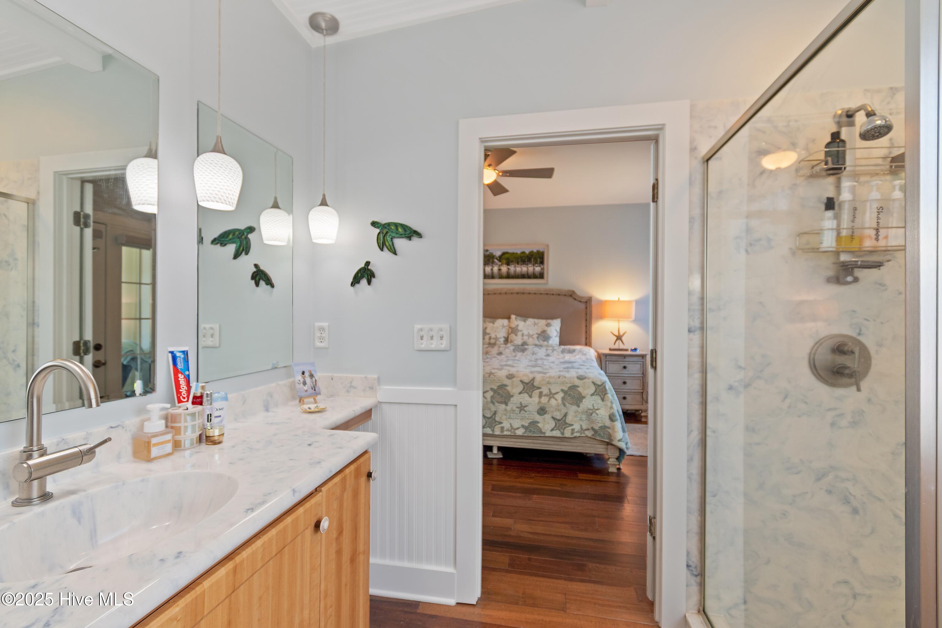 100533940 | Photo 34