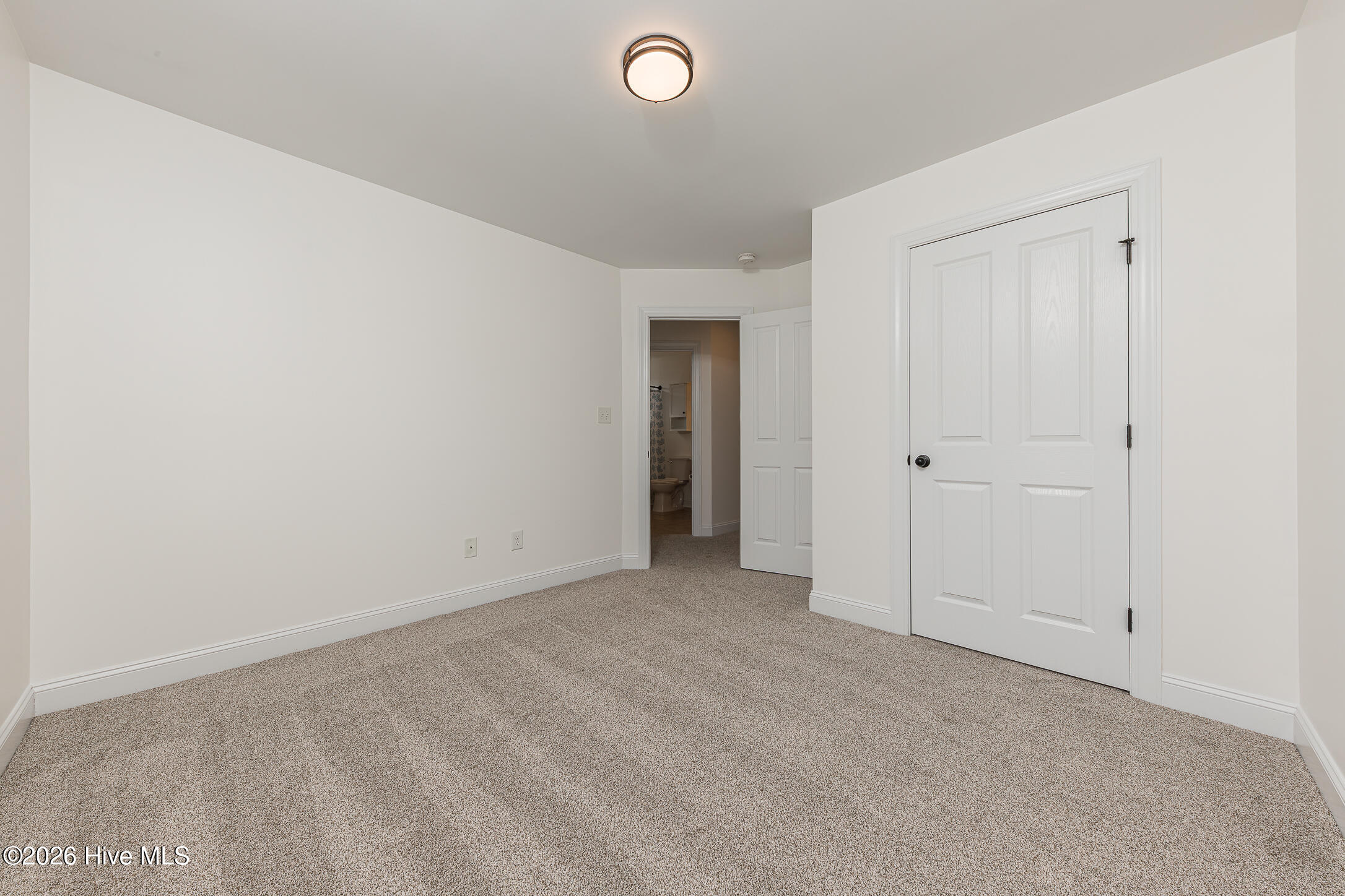 100566489 | Photo 41