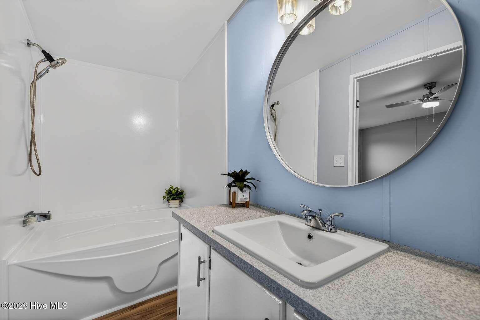 100551067 | Photo 16