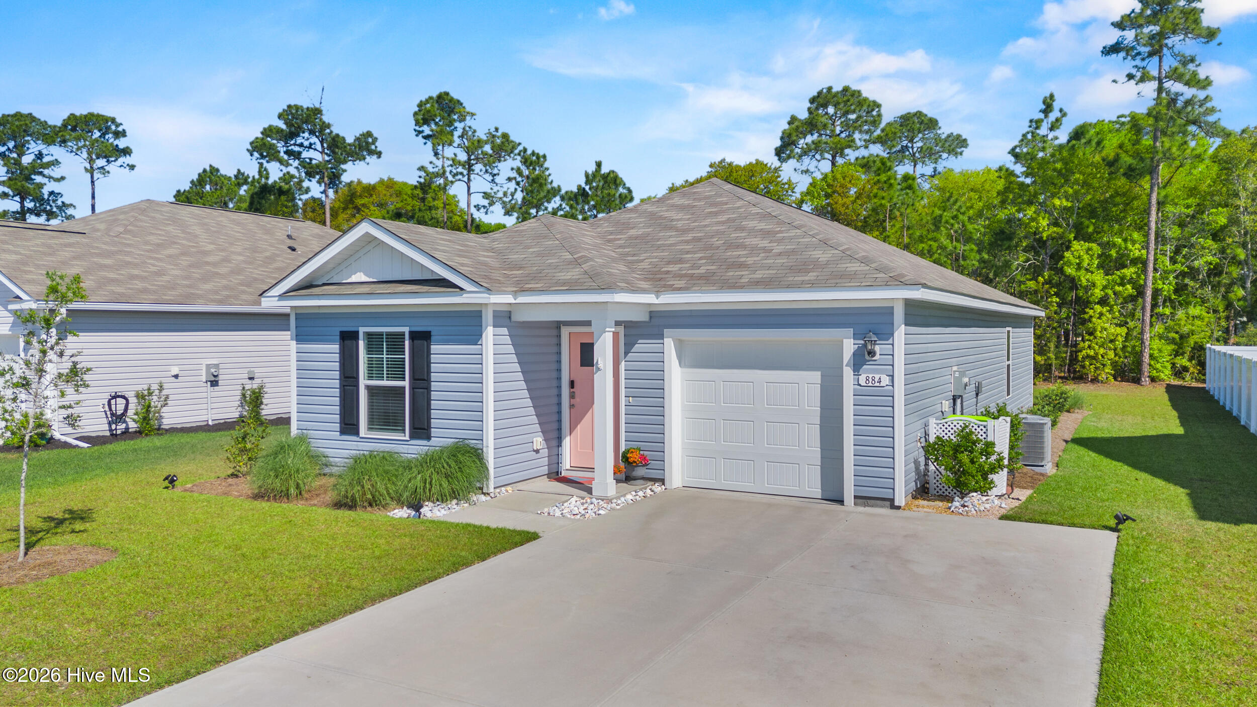 100567643 | Photo 43