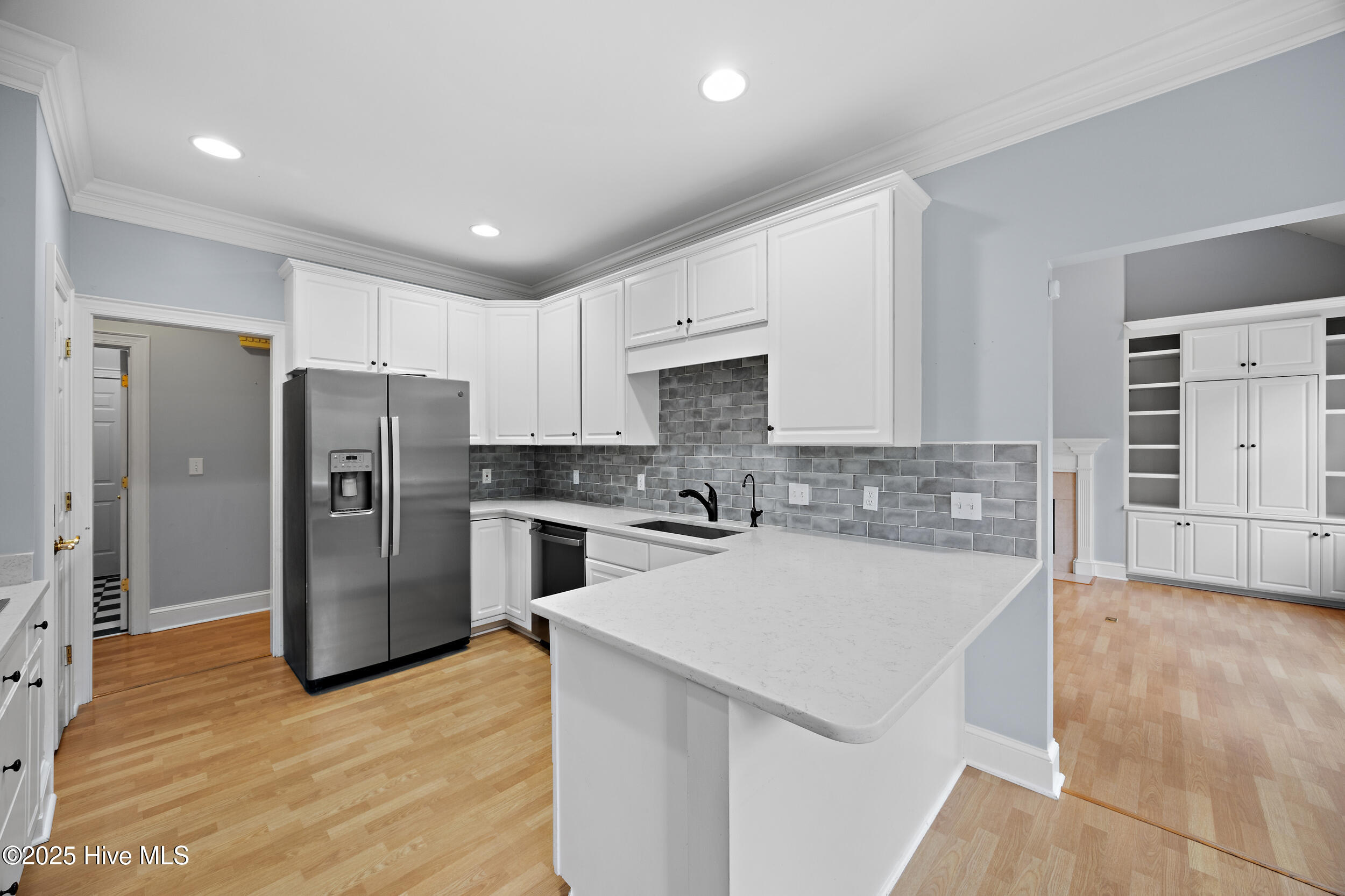 100538720 | Photo 24