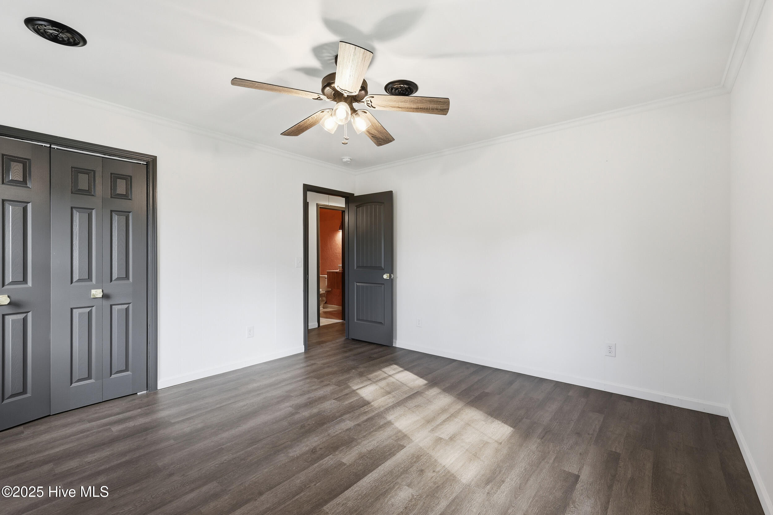 100542966 | Photo 24