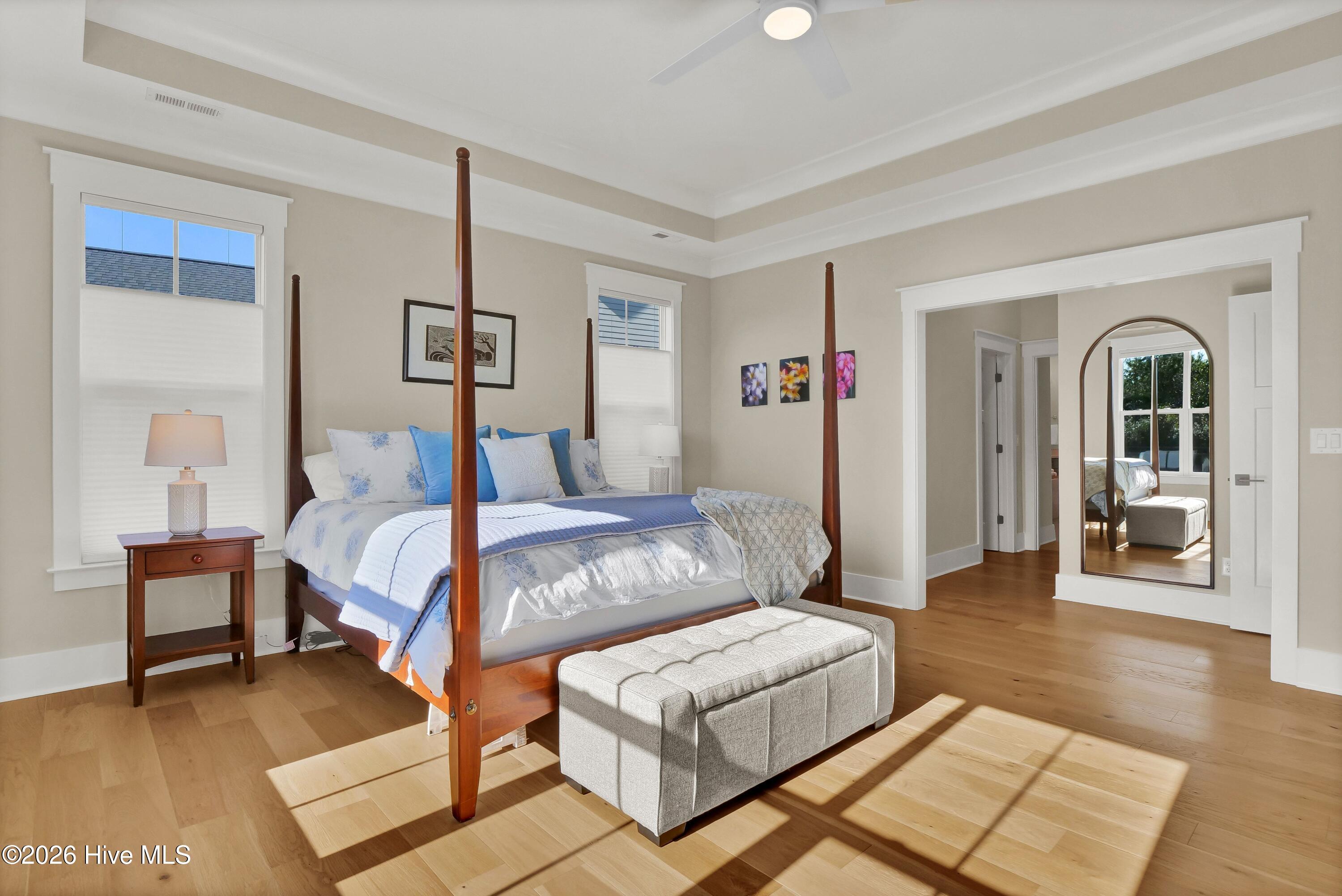 100566298 | Photo 25