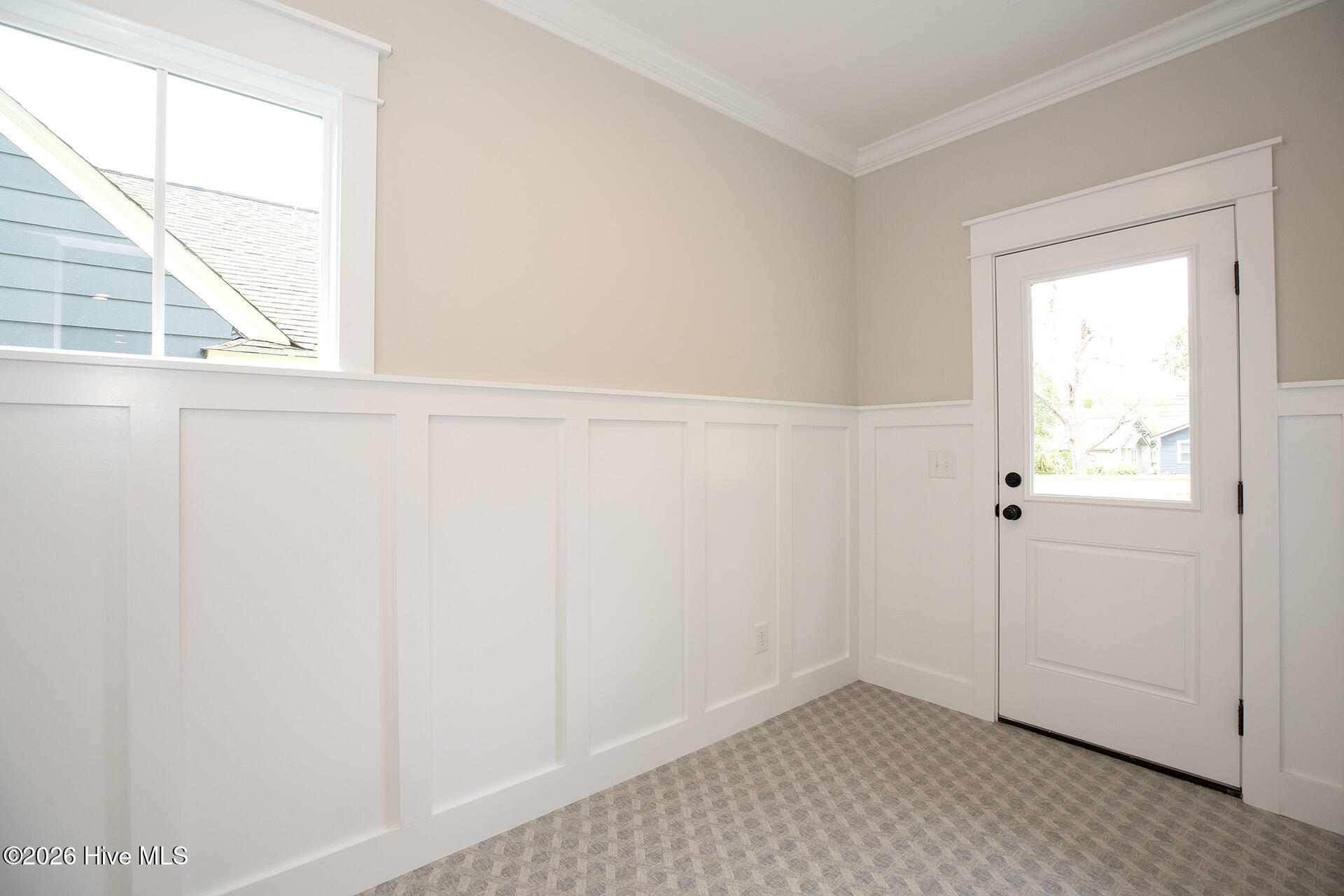 100562068 | Photo 15