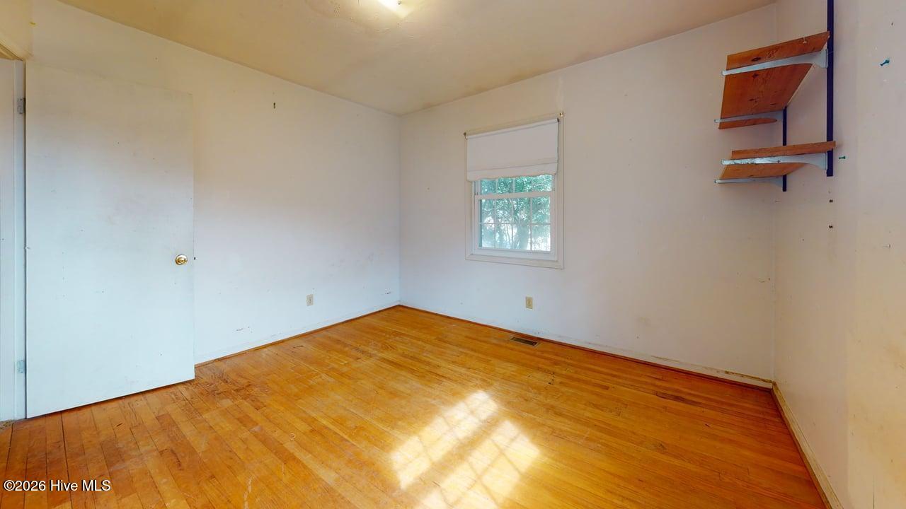 100557850 | Photo 13