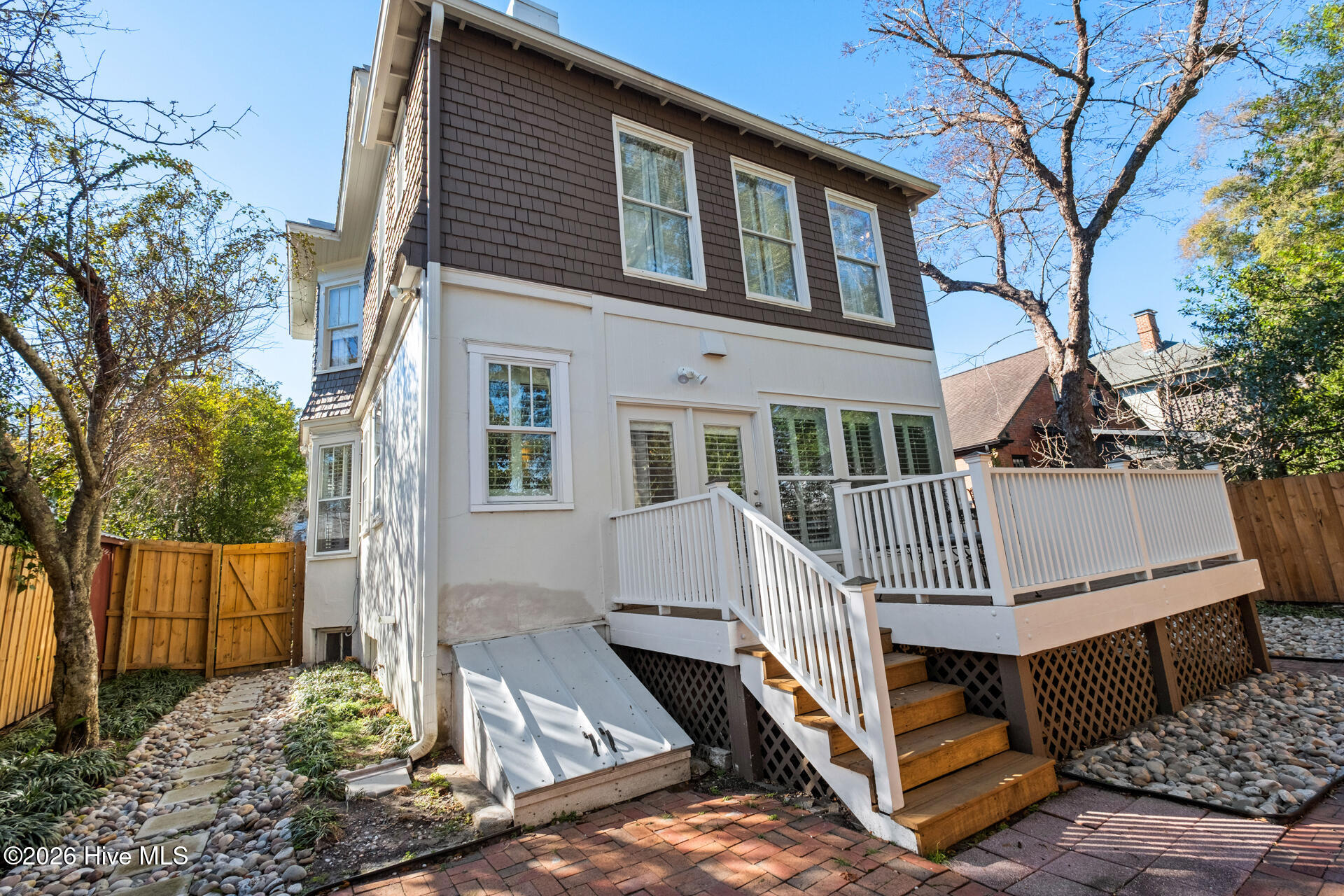 100556093 | Photo 48