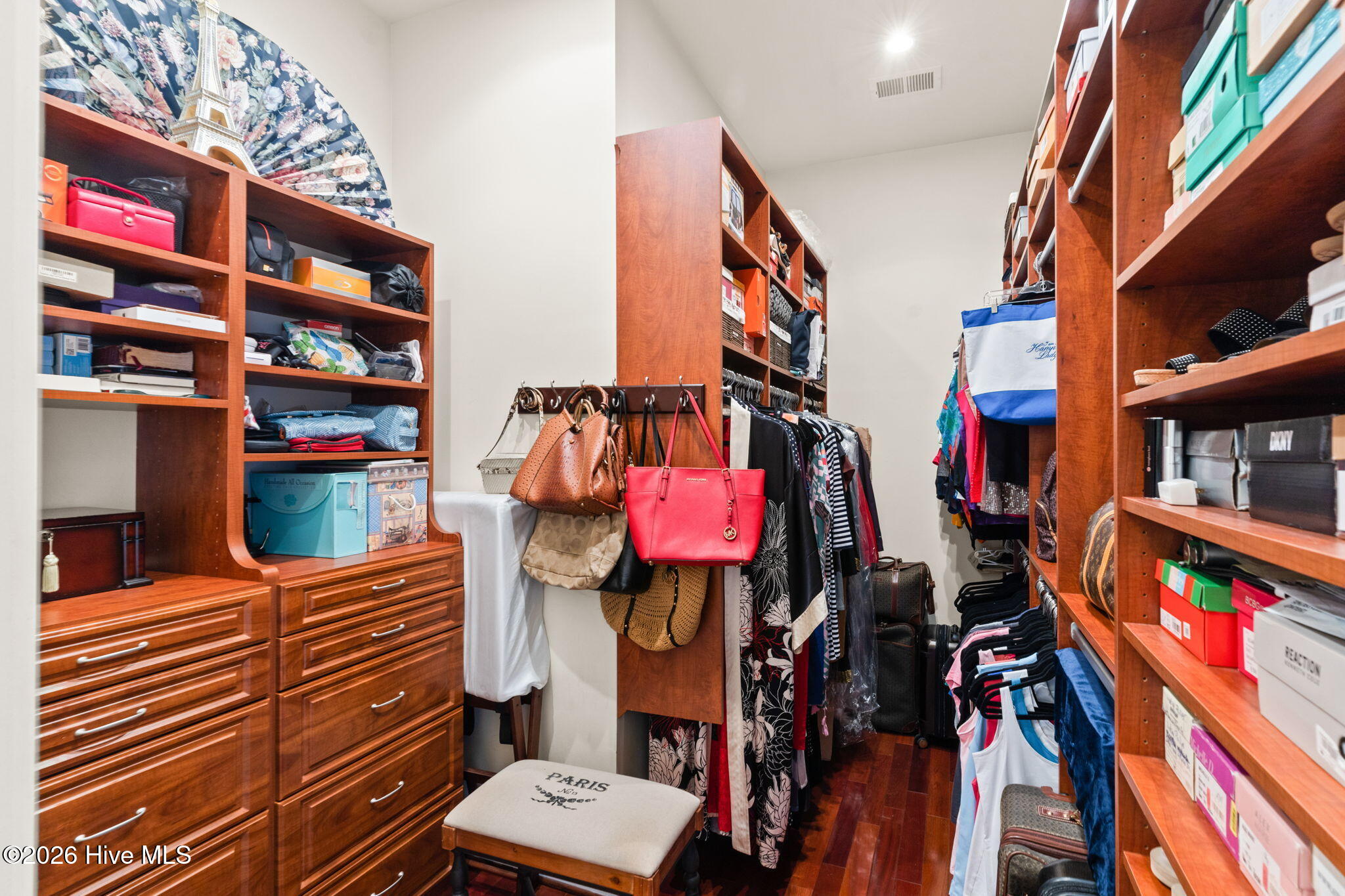 100554709 | Photo 52