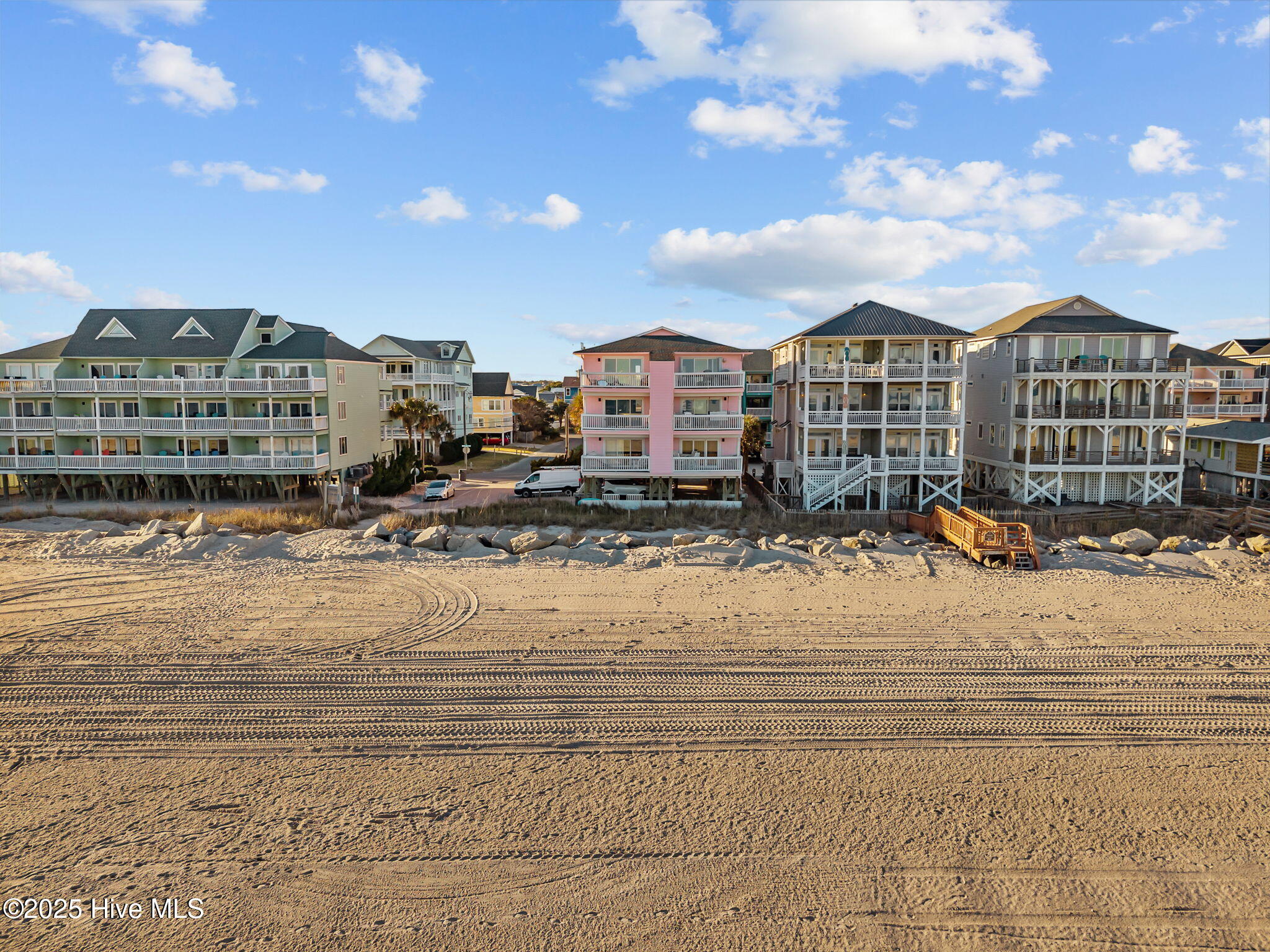 100534887 | Photo 36