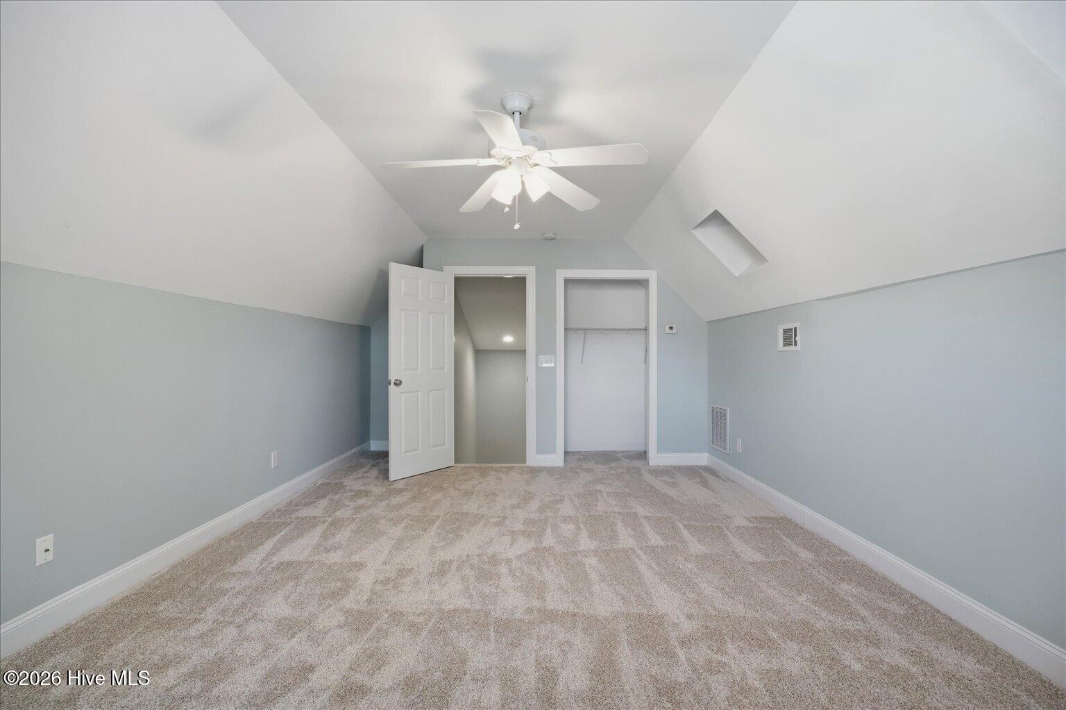 100568811 | Photo 35