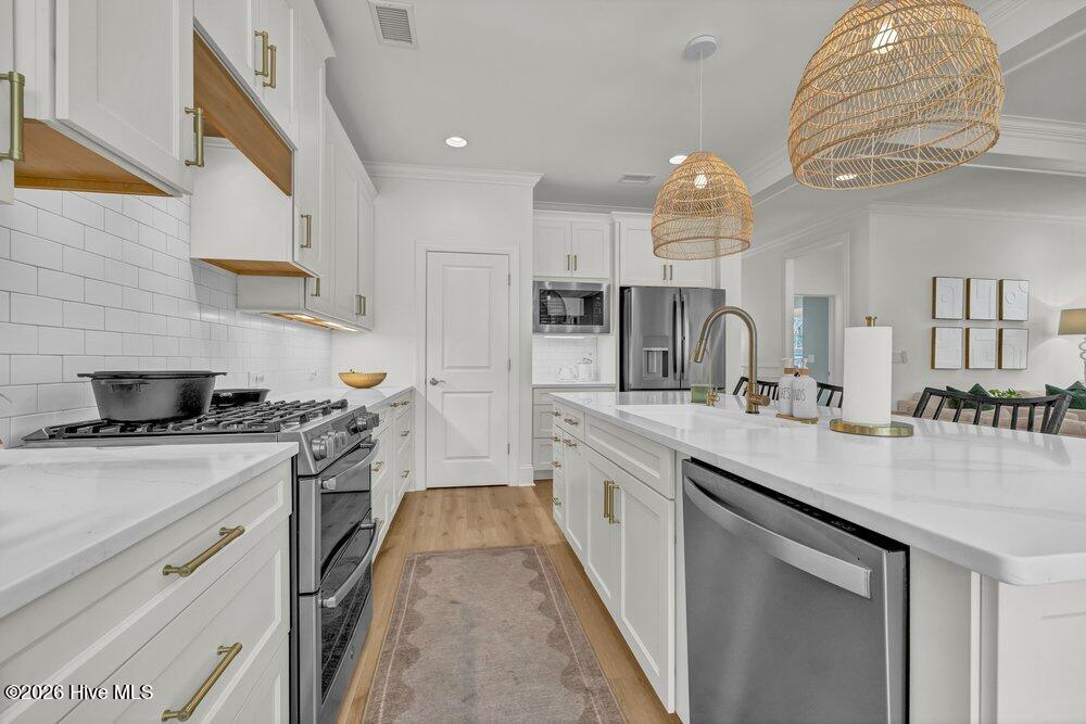 100555857 | Photo 12