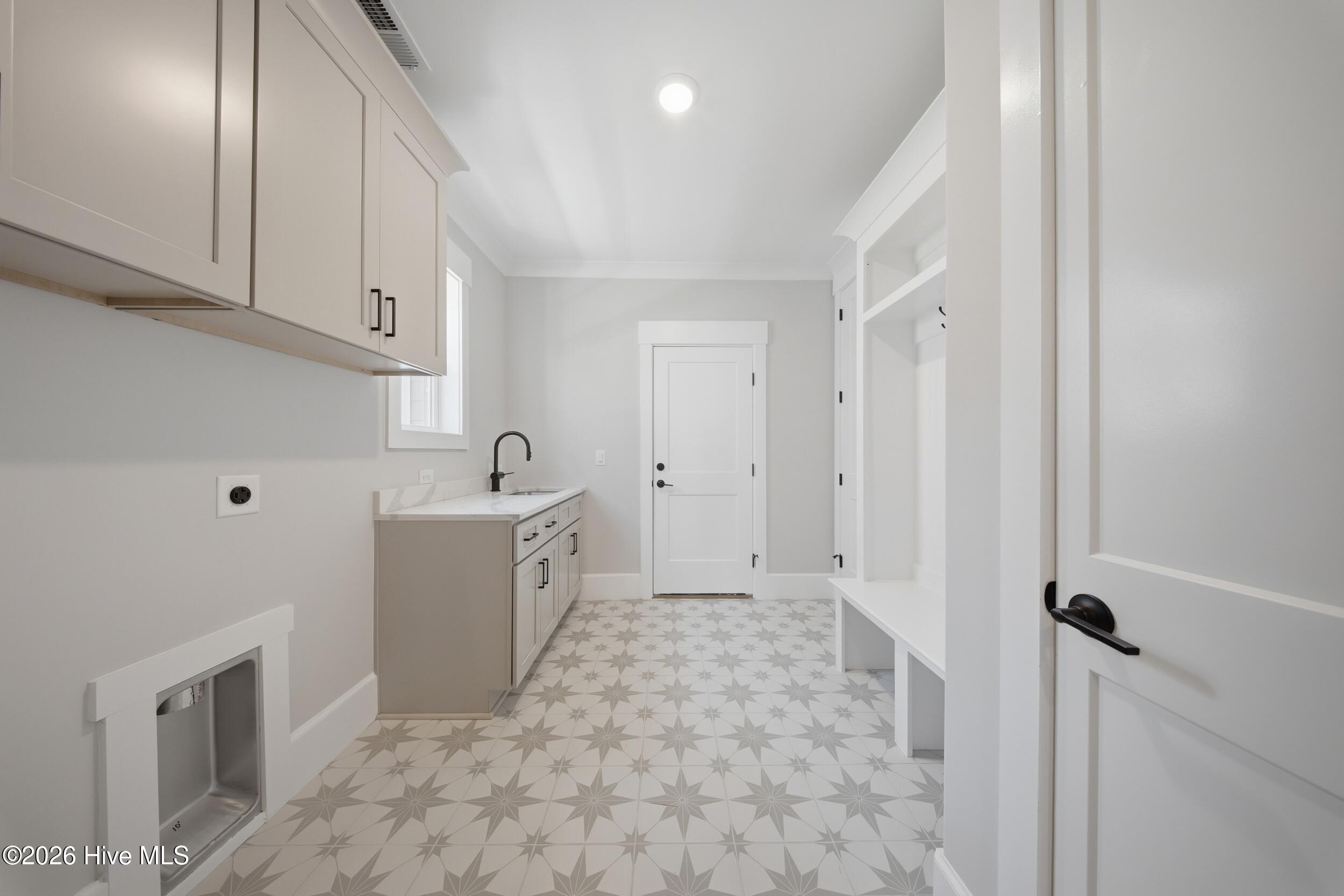 100567785 | Photo 68