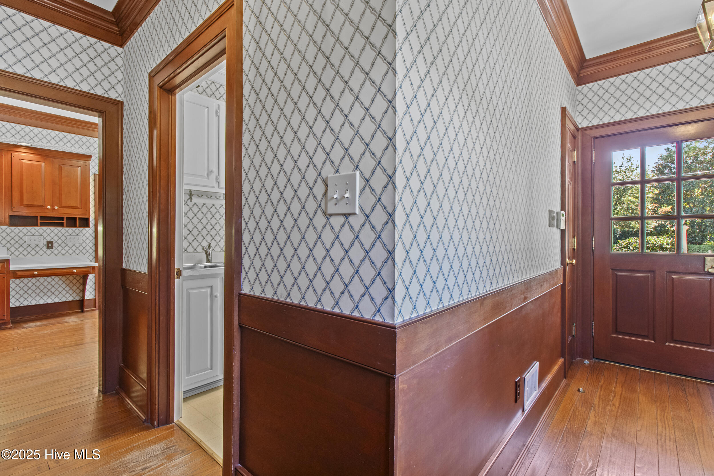 100537664 | Photo 64