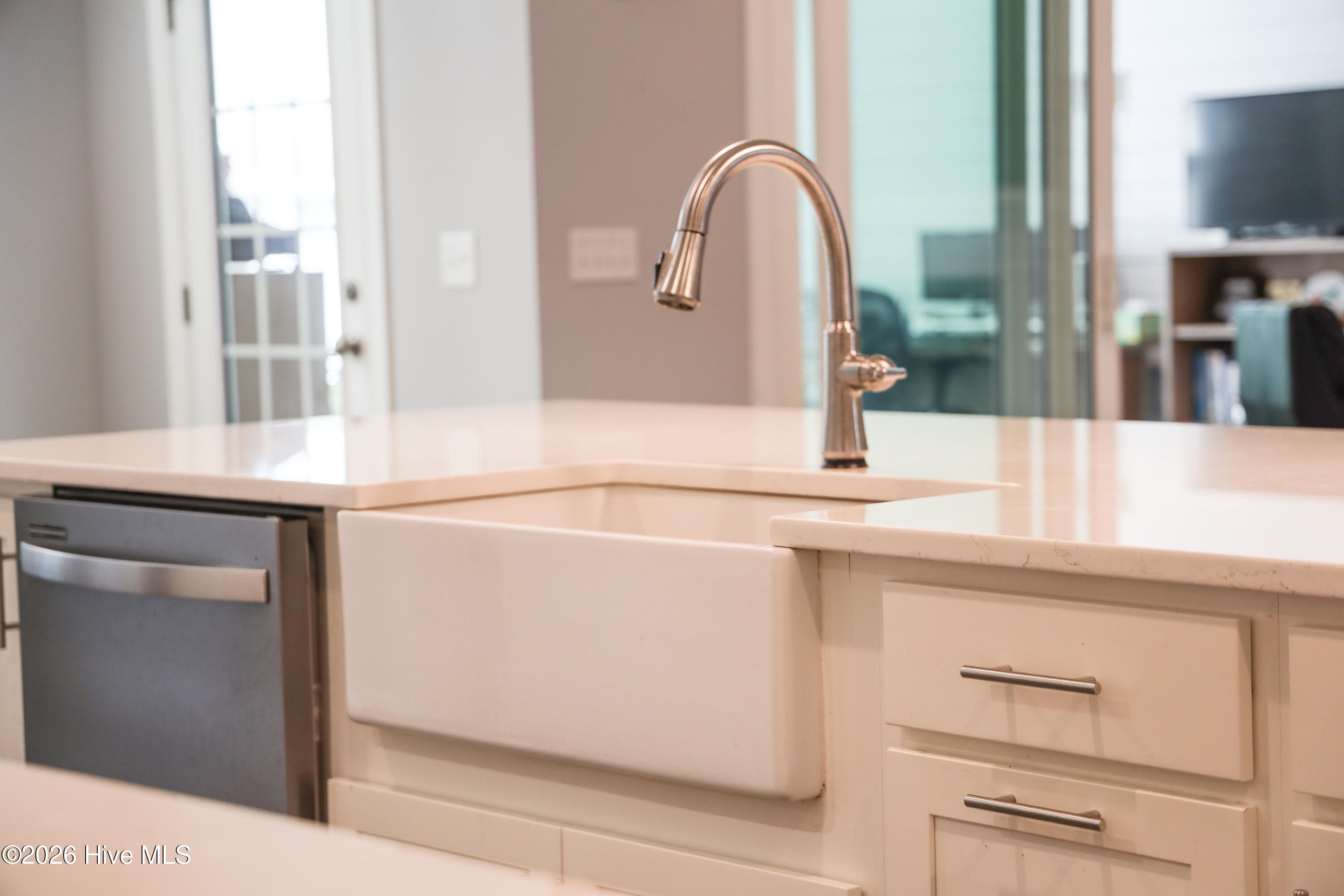 100567915 | Photo 26