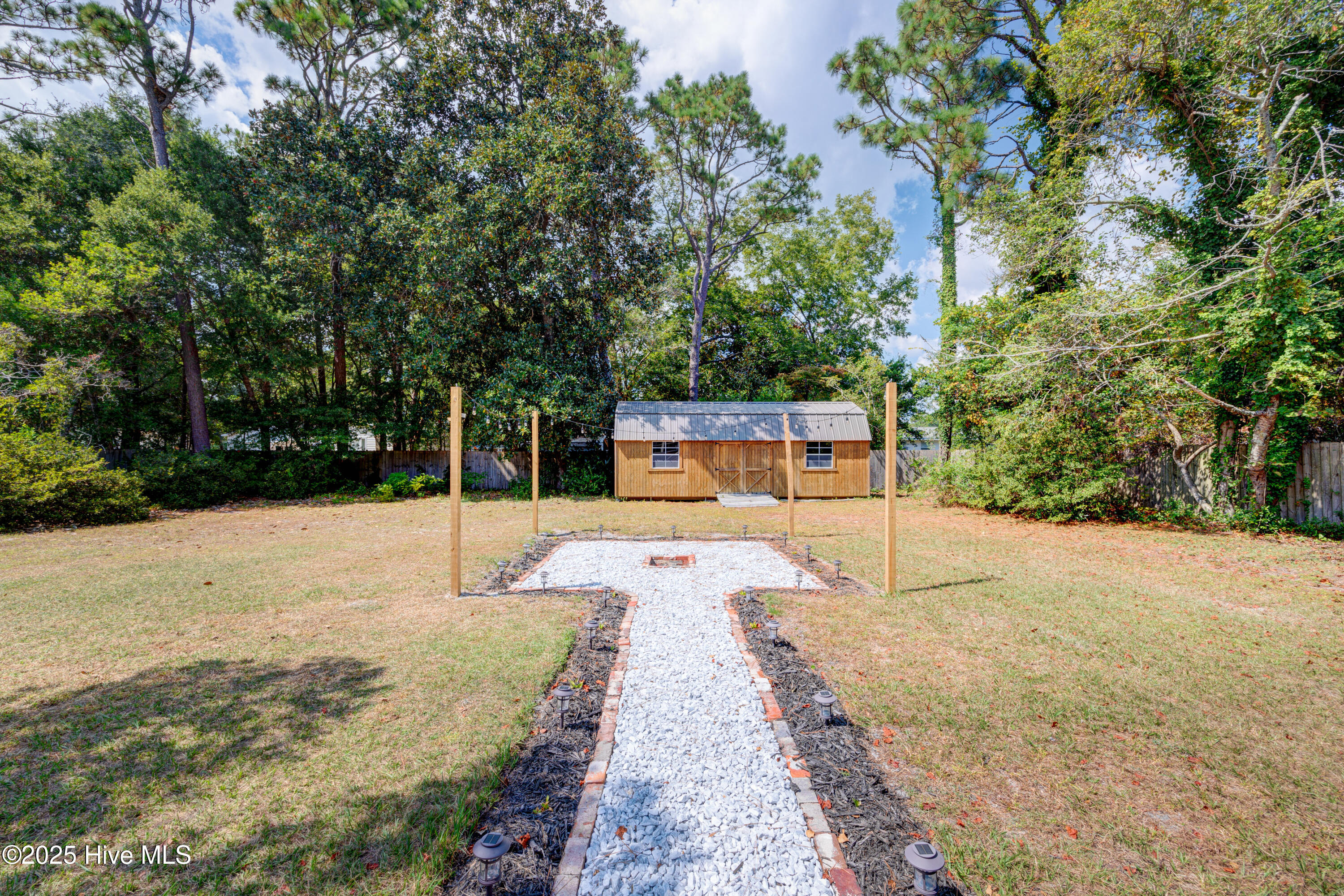 100531788 | Photo 11