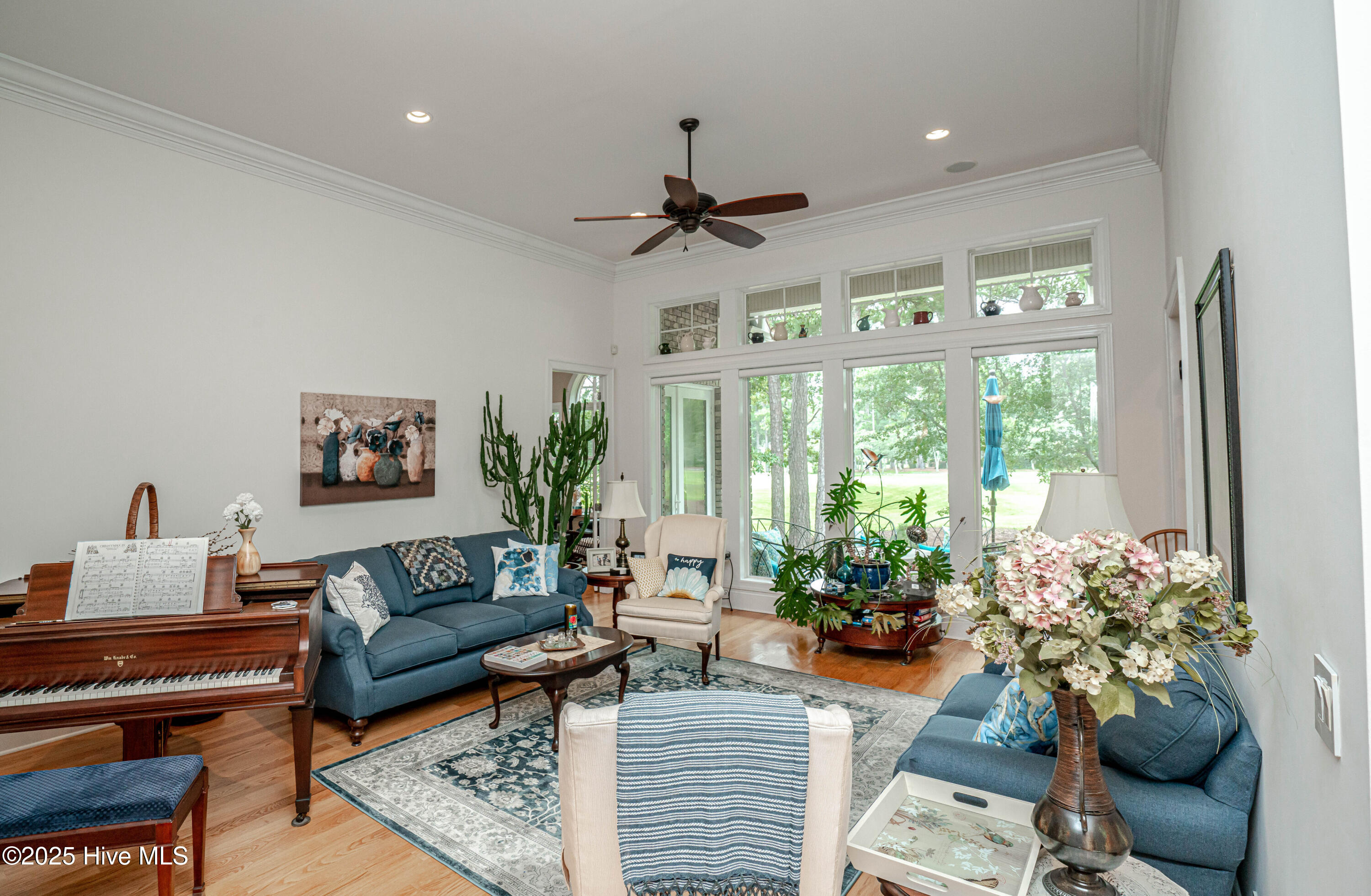 100549675 | Photo 11