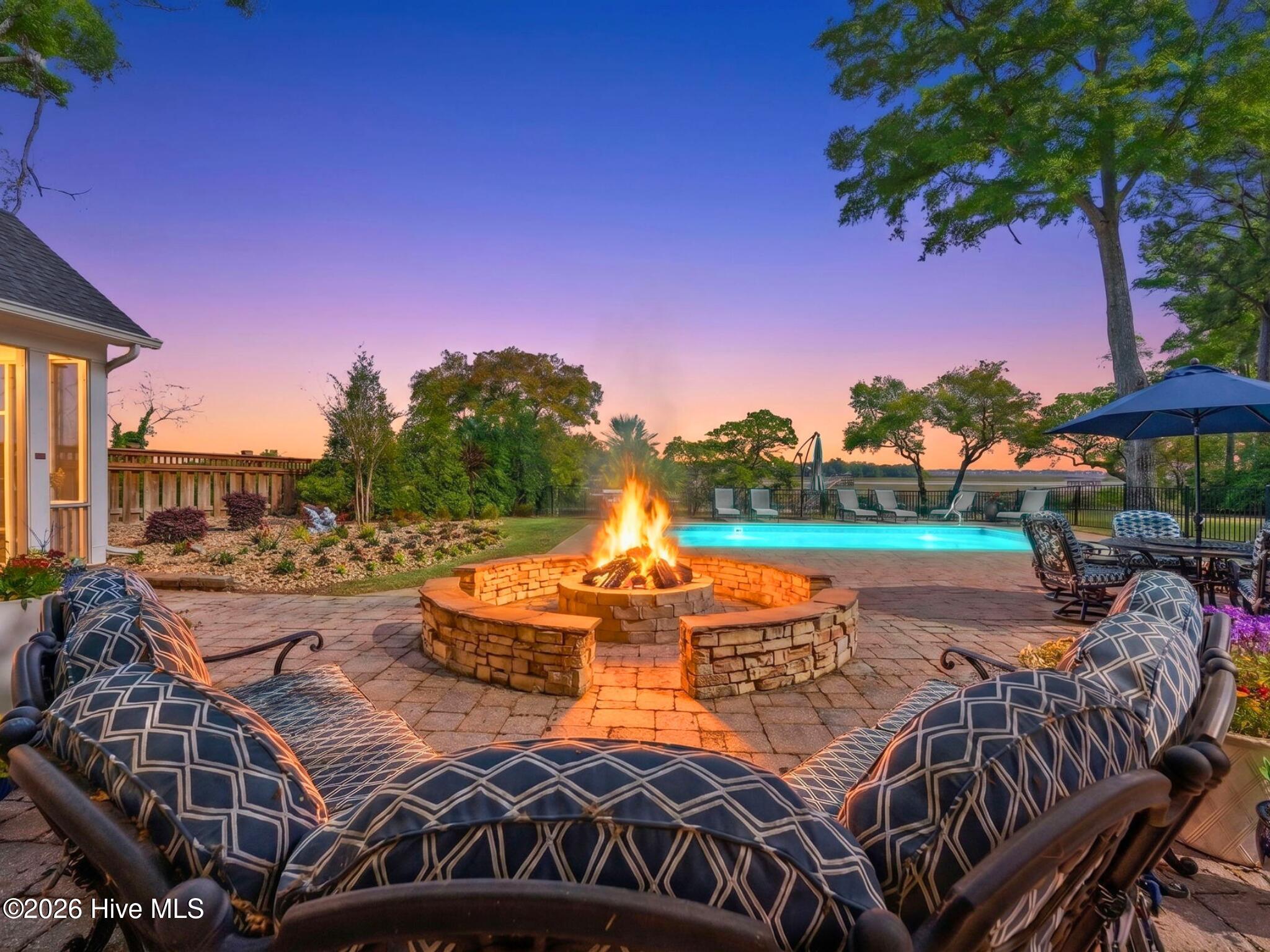 100568629 | Photo 72