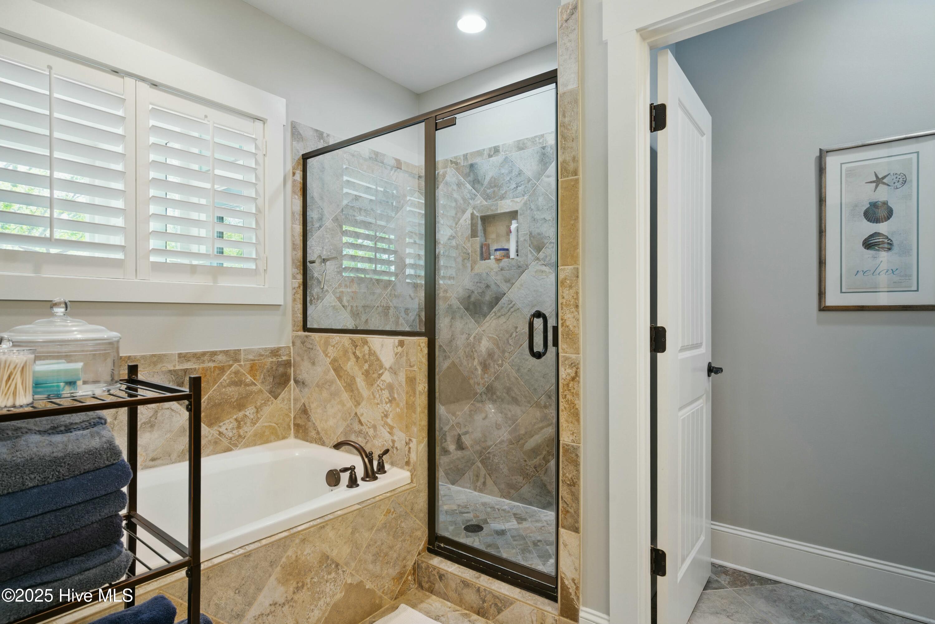 100503387 | Photo 18