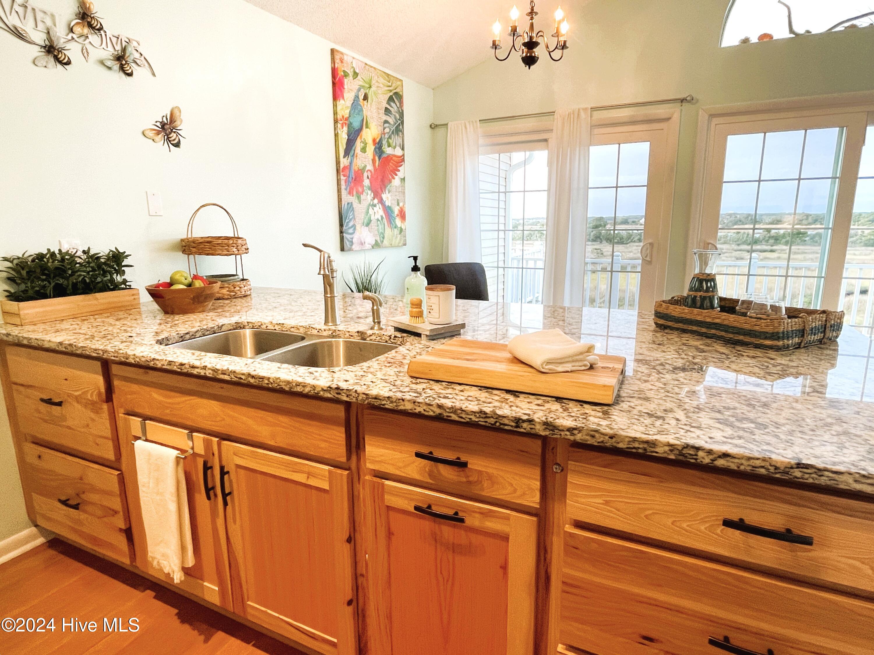 100468646 | Photo 17