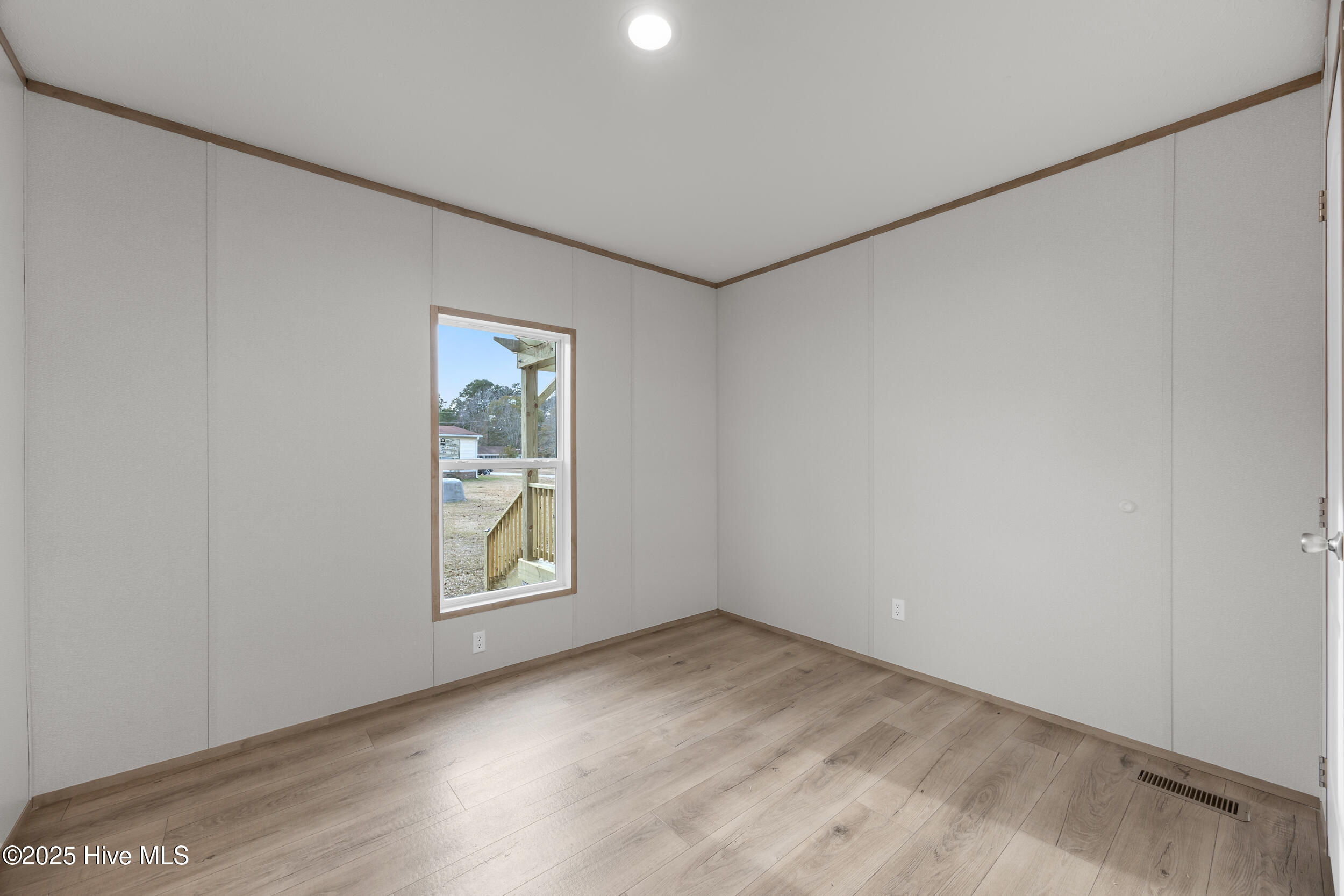 100546833 | Photo 26