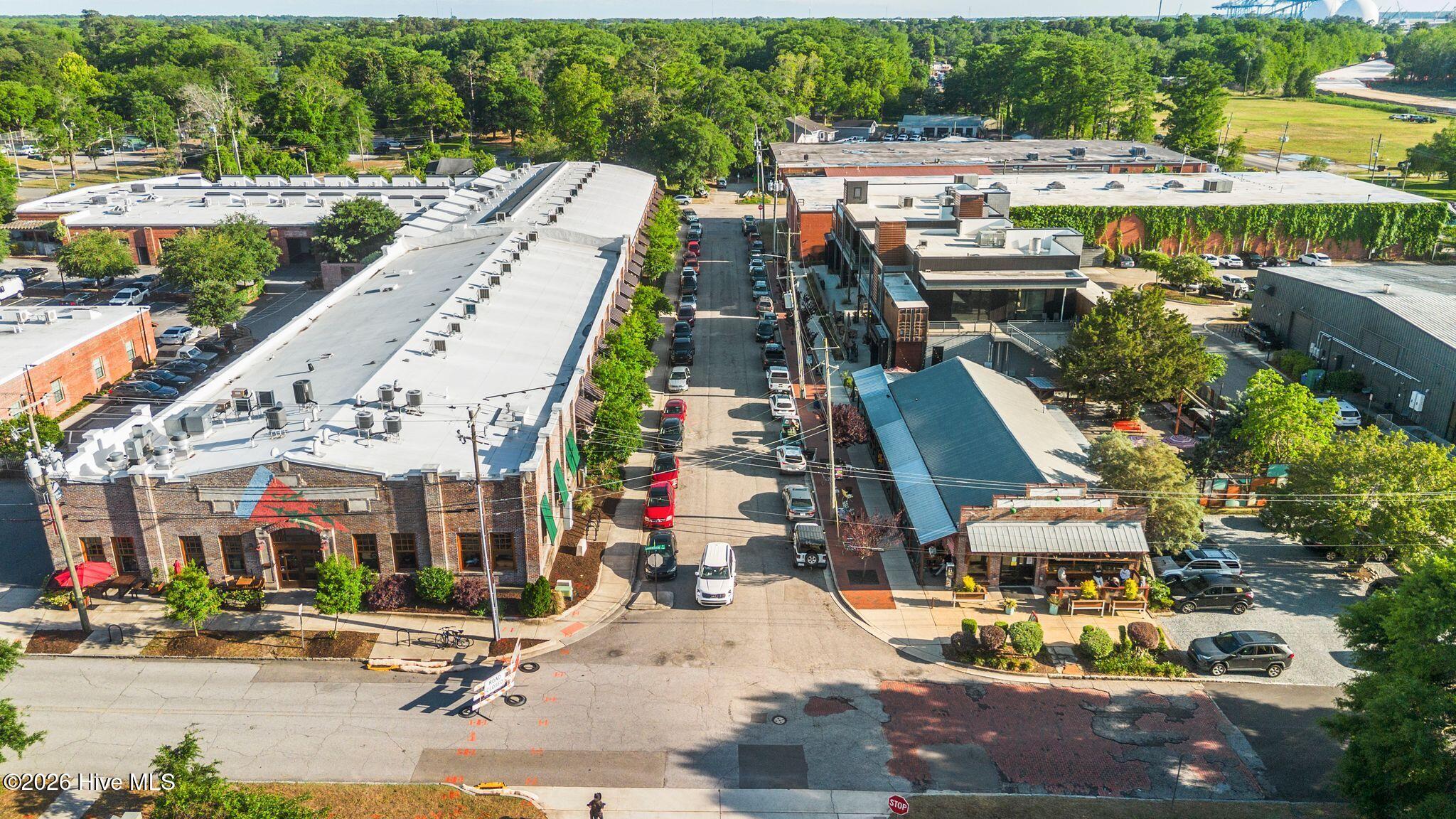 100570327 | Photo 86