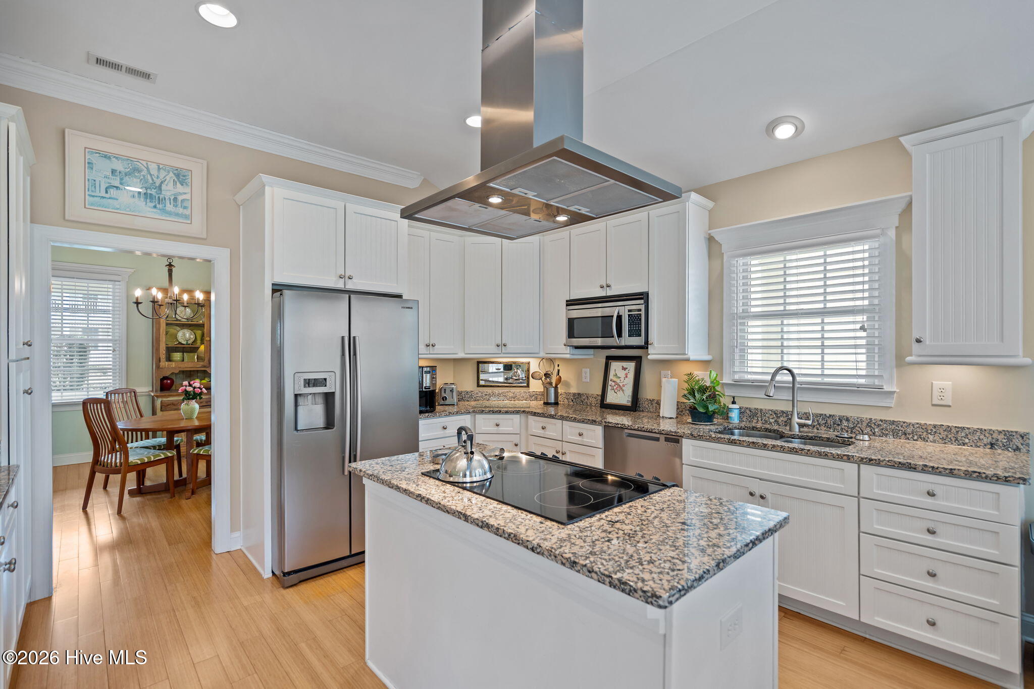 100560775 | Photo 19