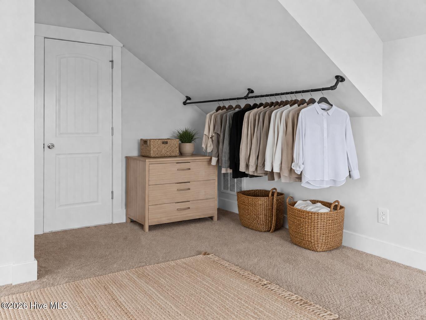 100562653 | Photo 43