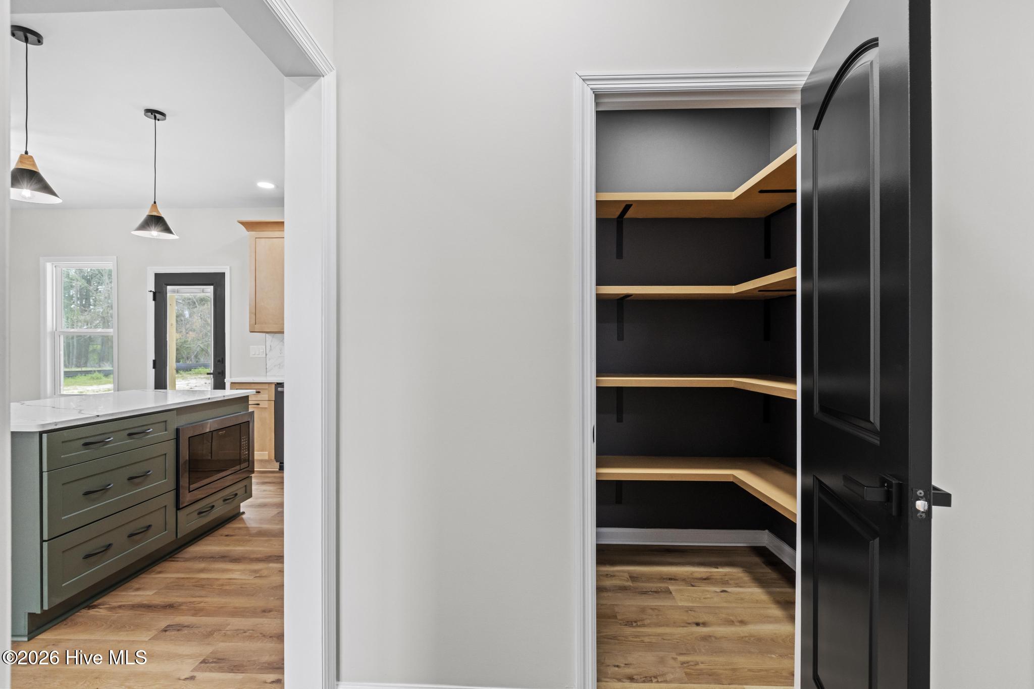 100515007 | Photo 13