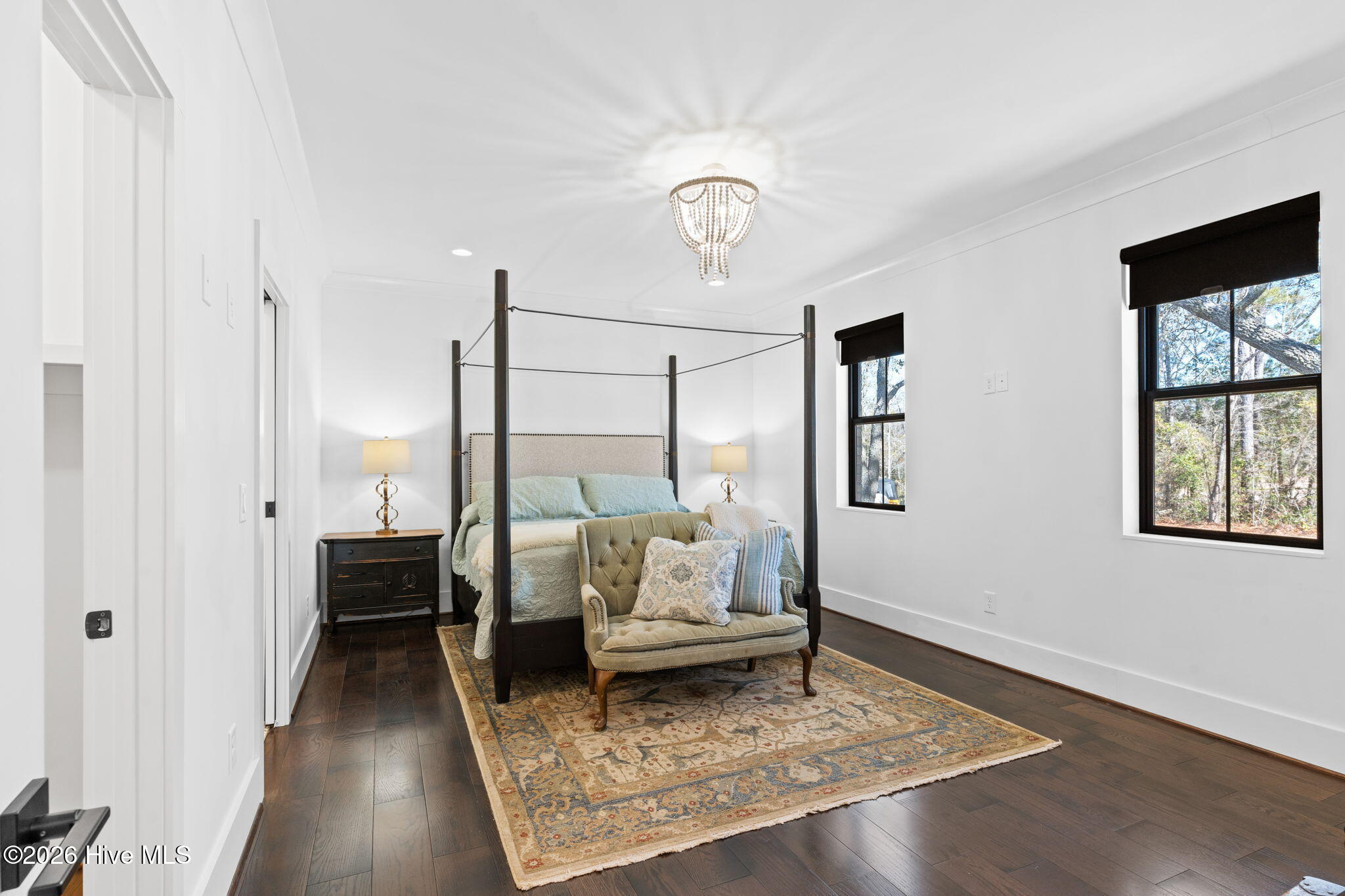 100554419 | Photo 35