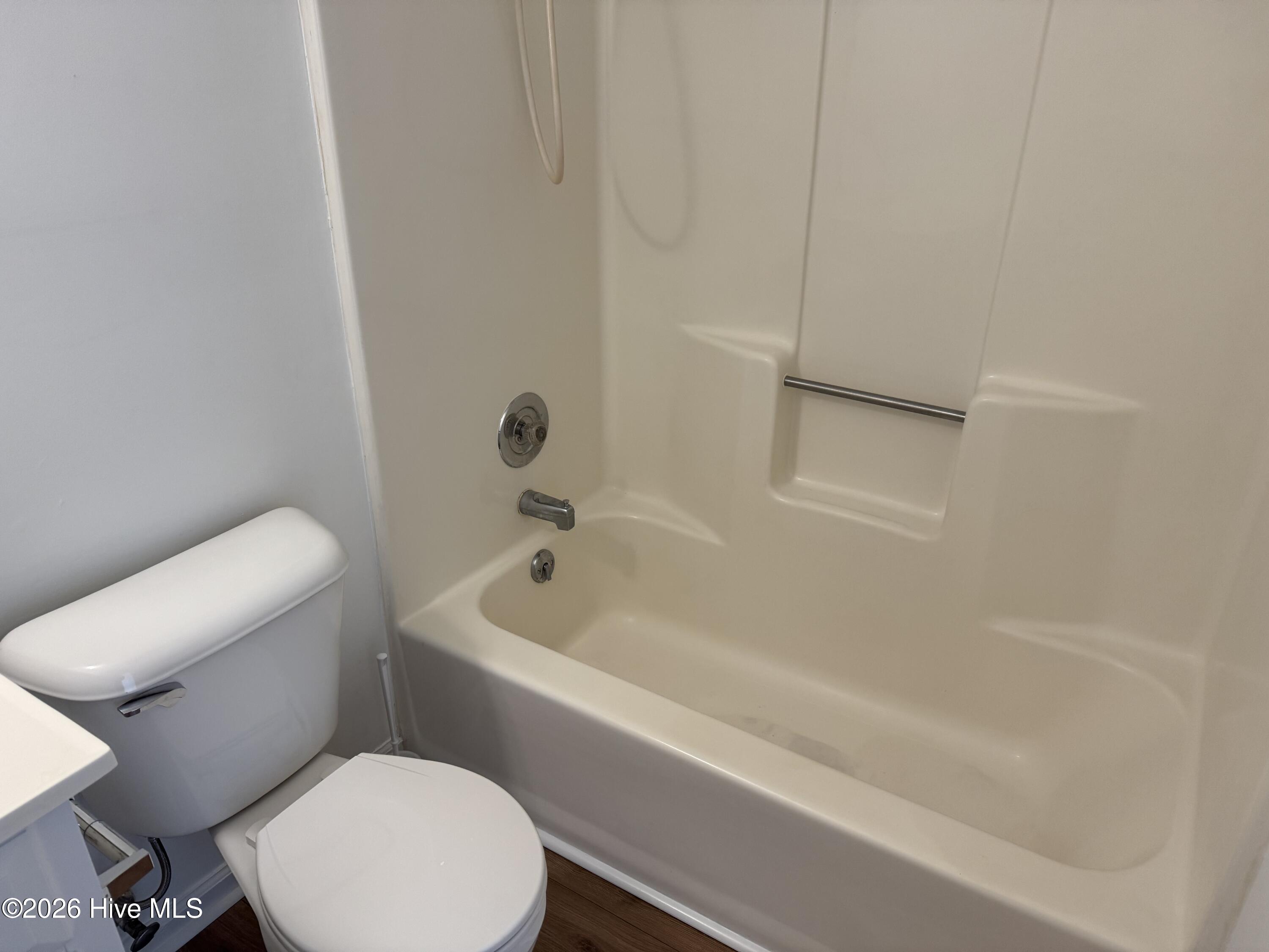 100547107 | Photo 28