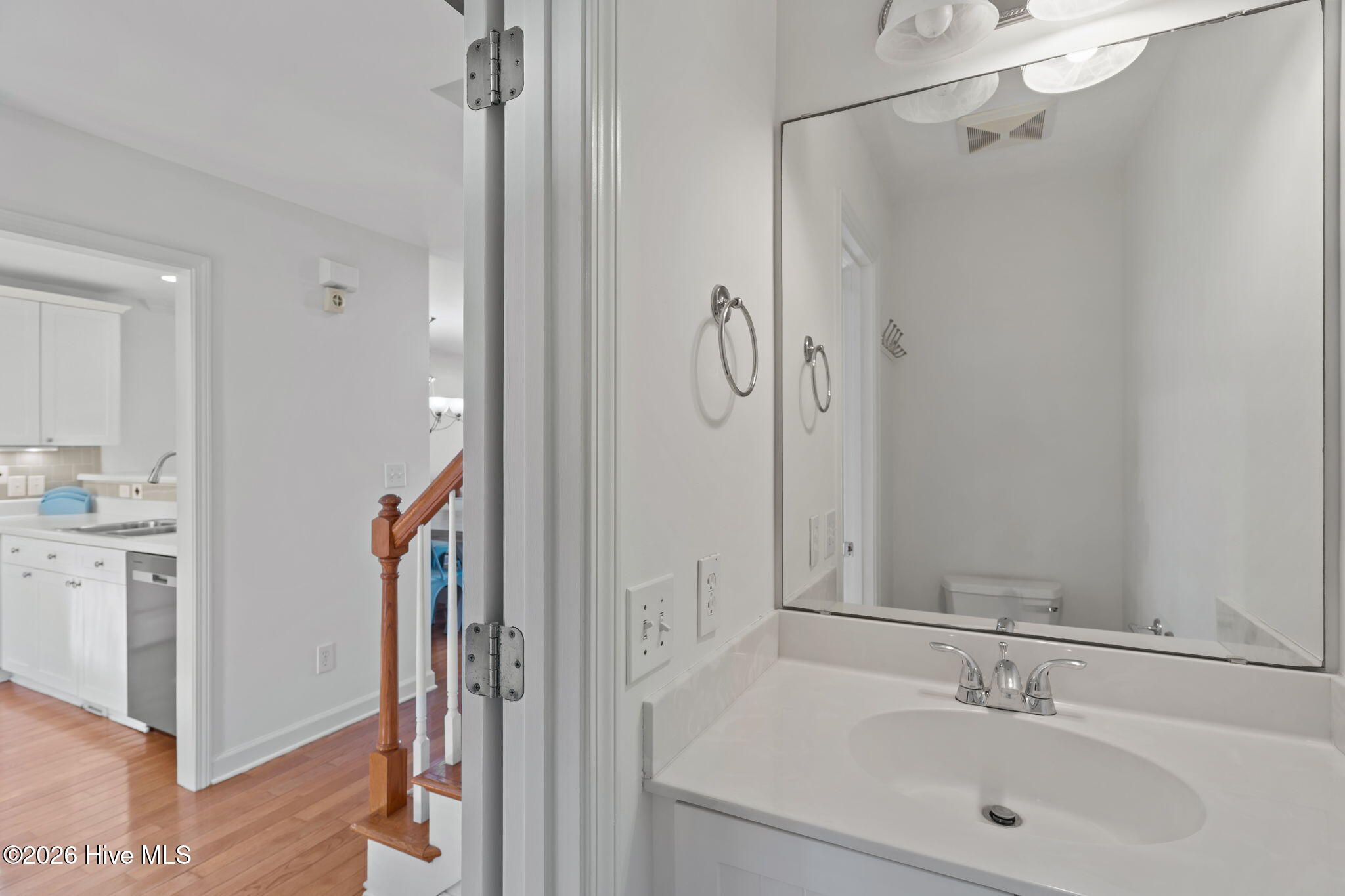 100563044 | Photo 19