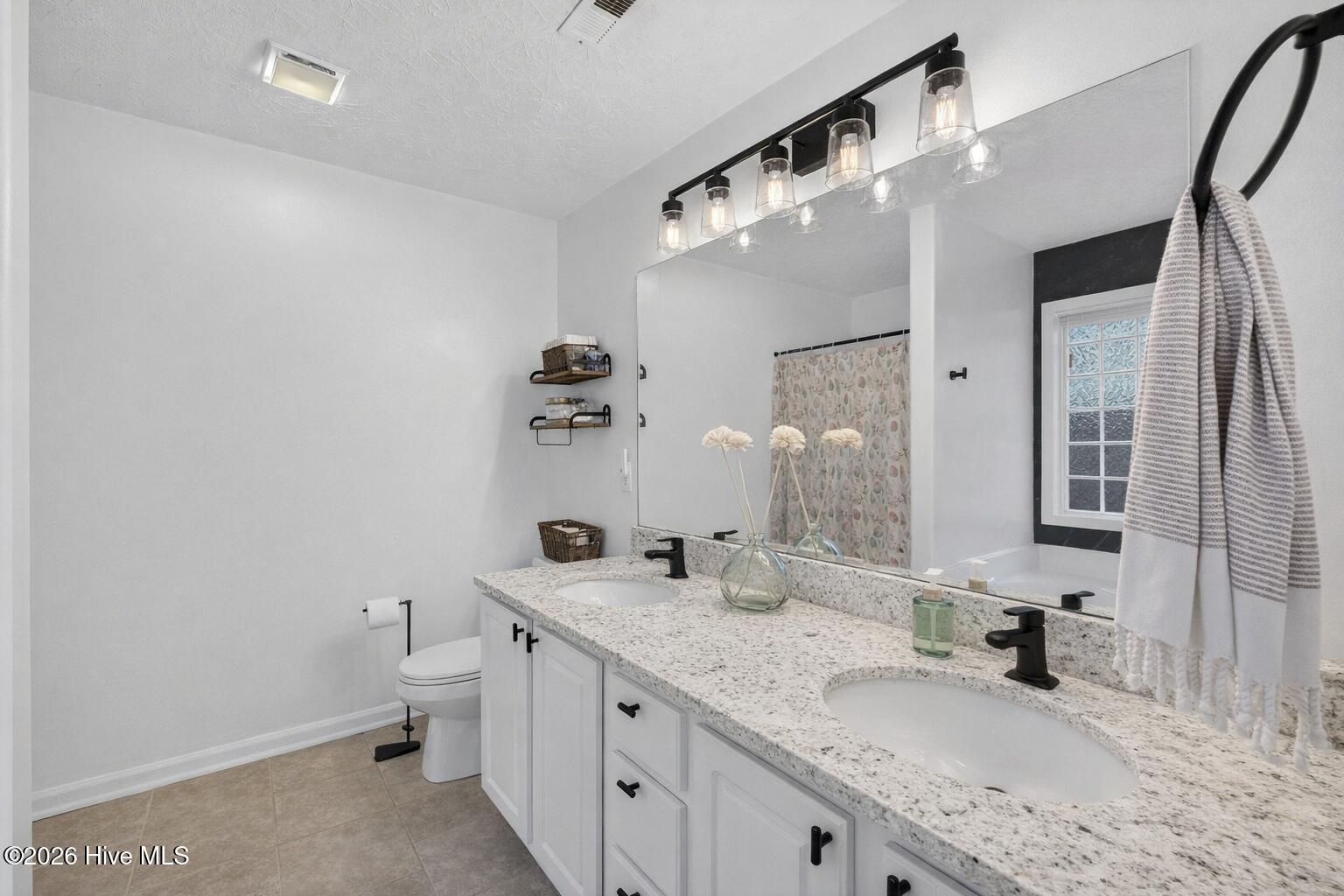 100543269 | Photo 20