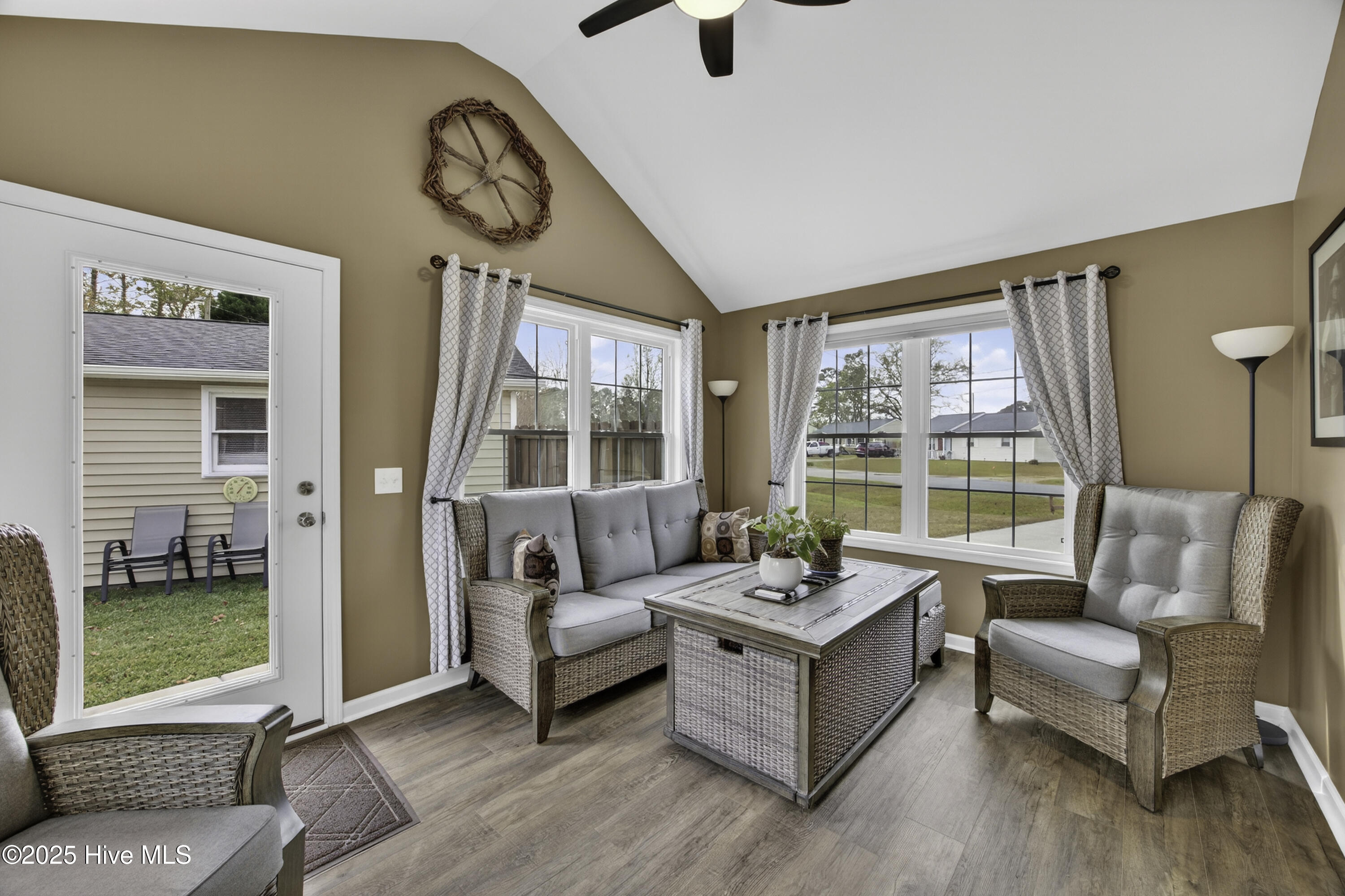 100544065 | Photo 24