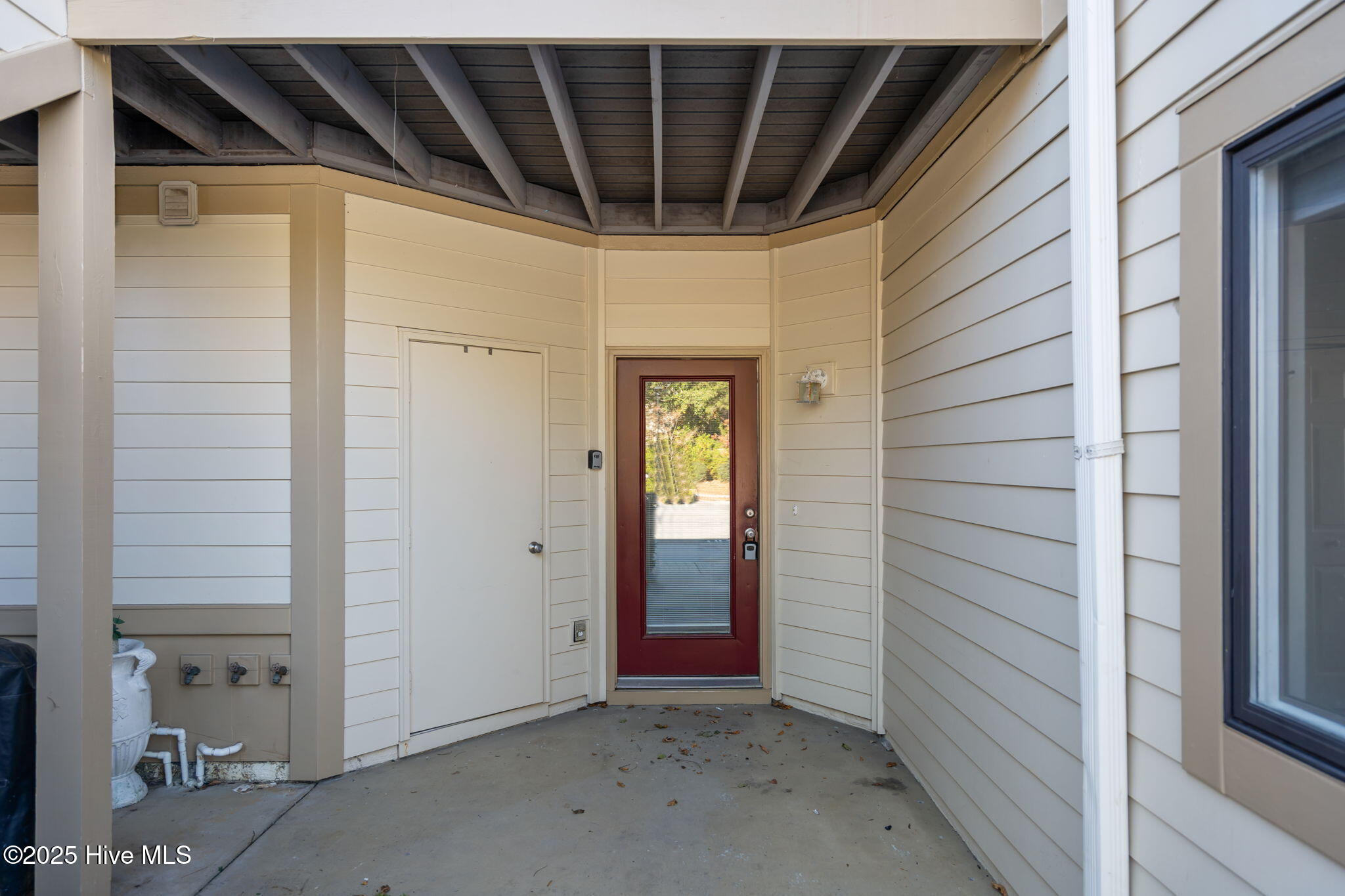 100539656 | Photo 16